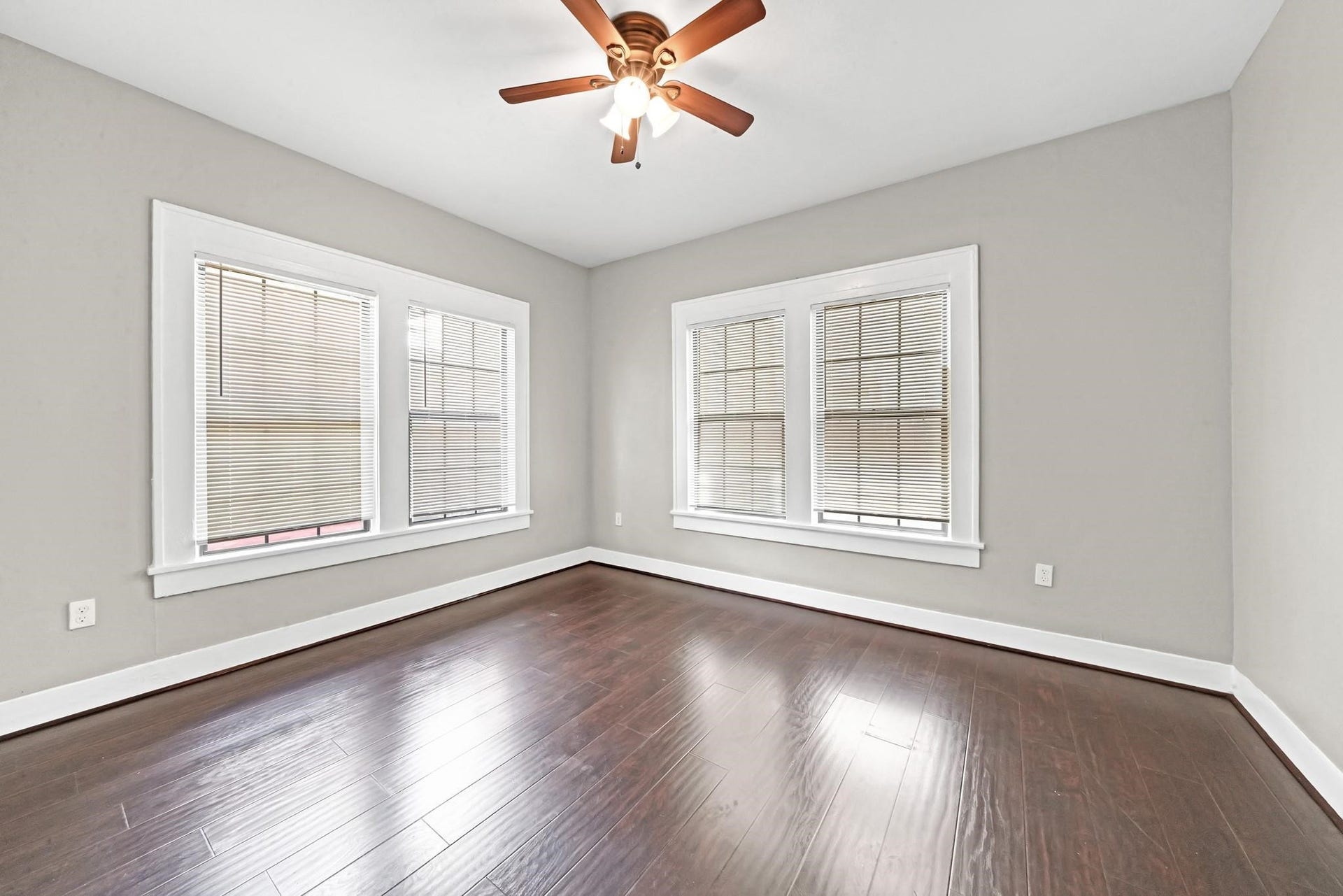 2915 Isabella Street, #A, Houston, TX 77004 Spacious bedroom featuring hardwood flooring and plenty of natural light.
