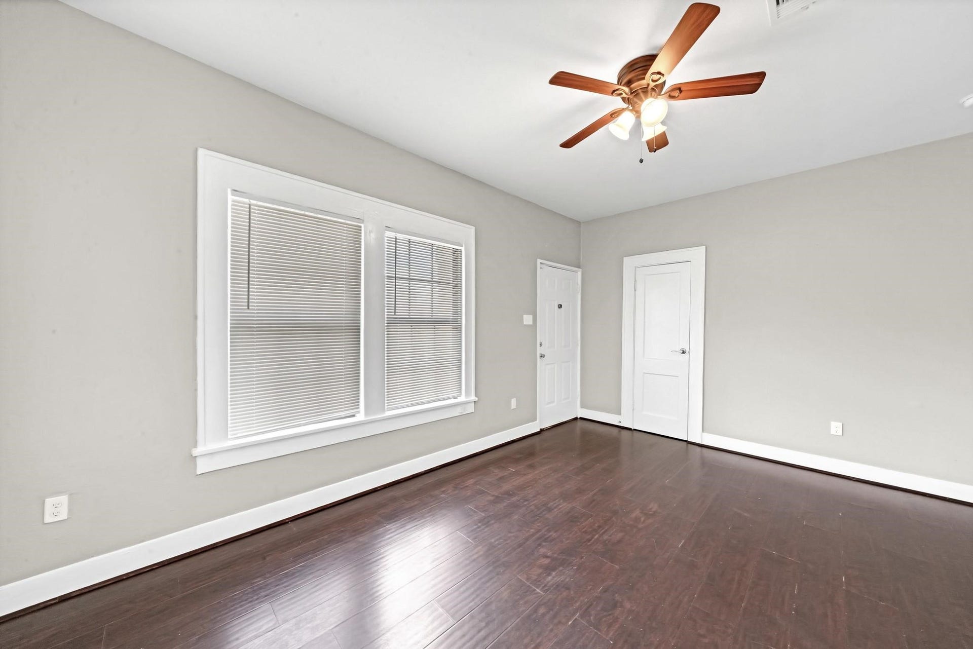 2915 Isabella Street, #A, Houston, TX 77004 Plenty of natural light fills the living room through the large front window, creating a bright and inviting space.
