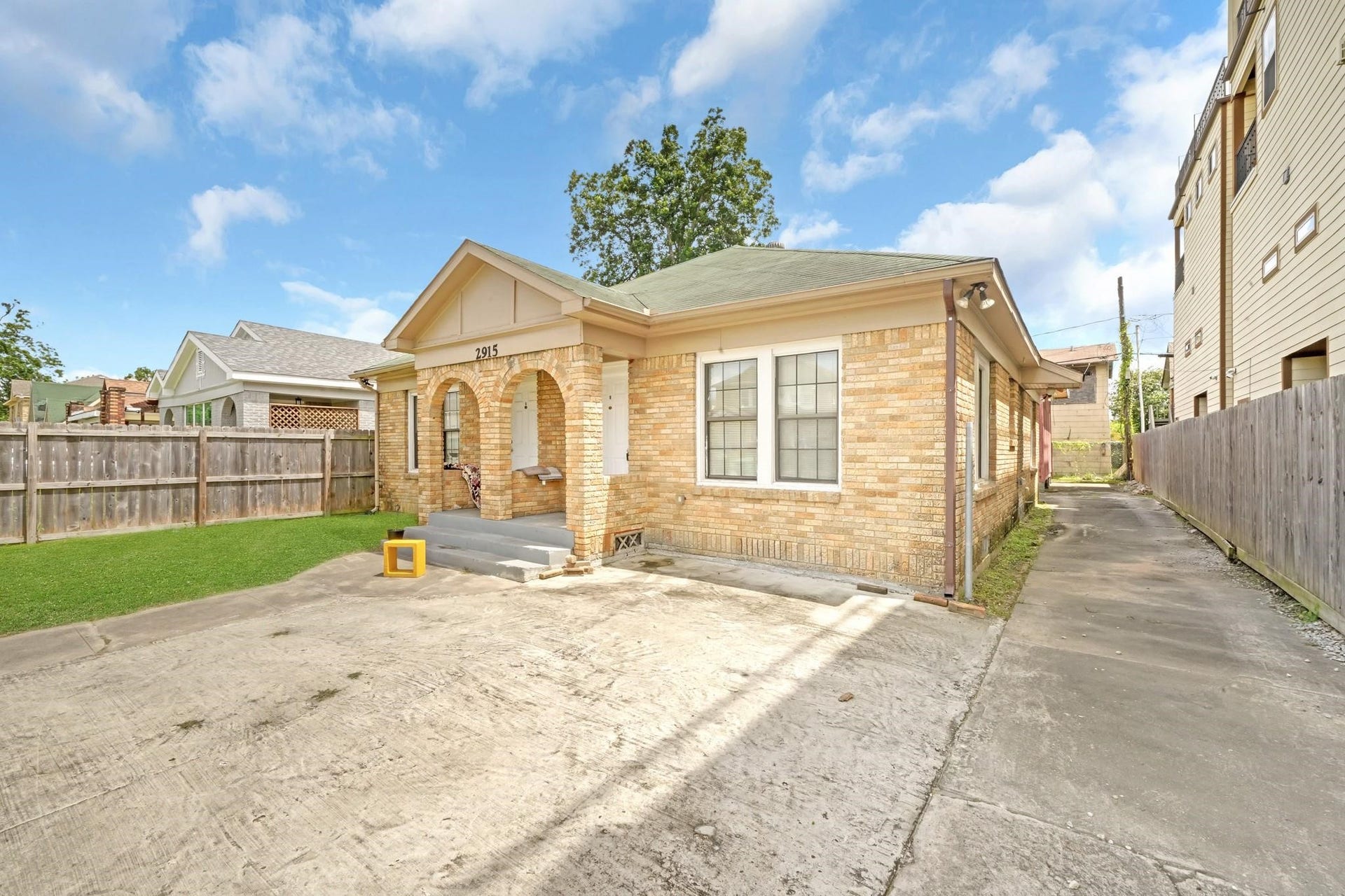 2915 Isabella Street, #A, Houston, TX 77004 Uninterrupted access to the backyard and an extended driveway is great for parking.