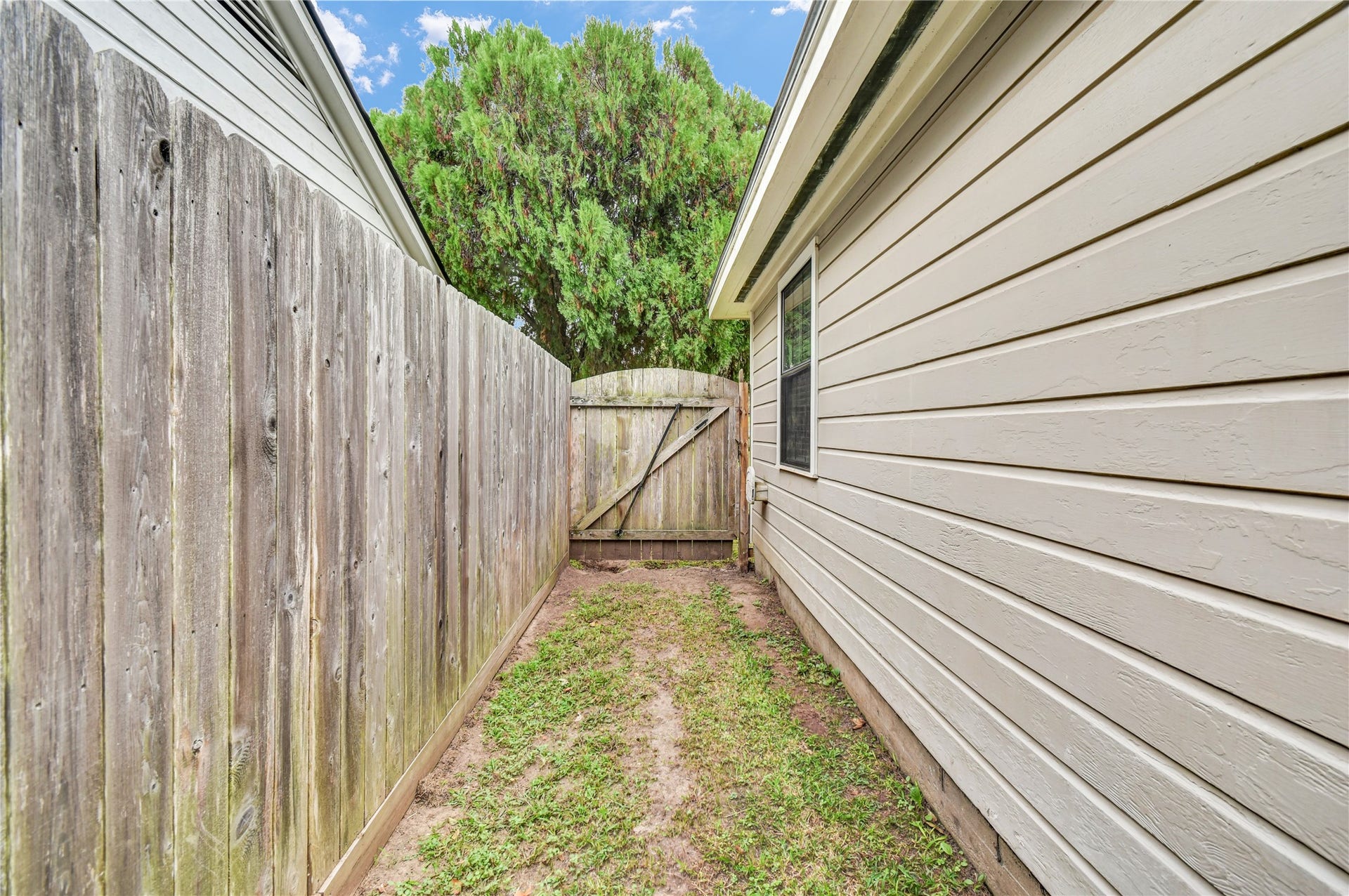 1120 Woodbine Drive, West Columbia, TX 77486 1120 Woodbine Drive, West Columbia, TX 77486