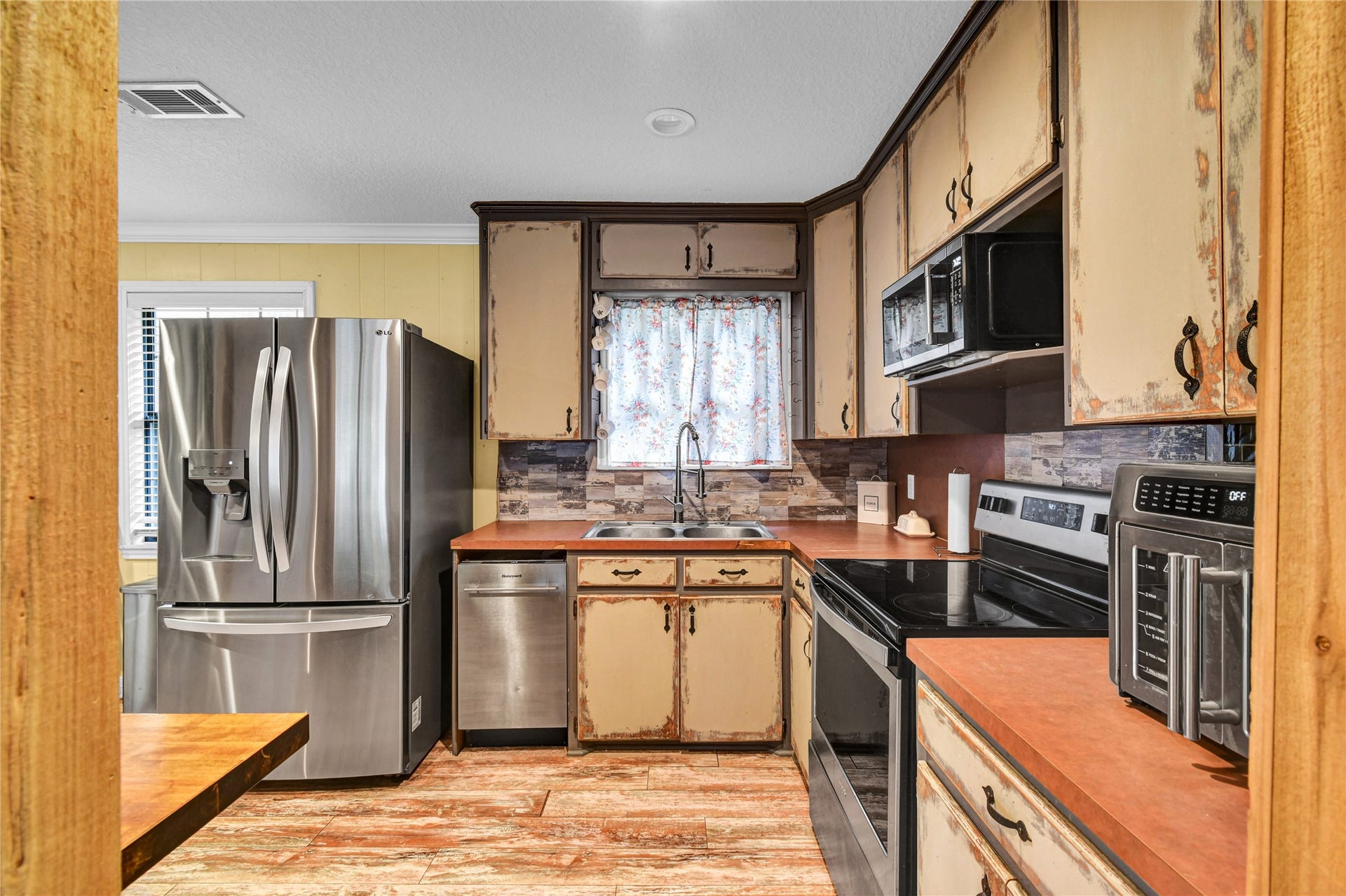 1120 Woodbine Drive, West Columbia, TX 77486 1120 Woodbine Drive, West Columbia, TX 77486