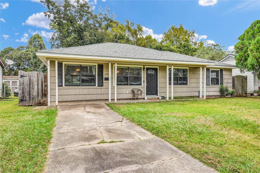 Property photo for 1120 Woodbine Drive, West Columbia, TX