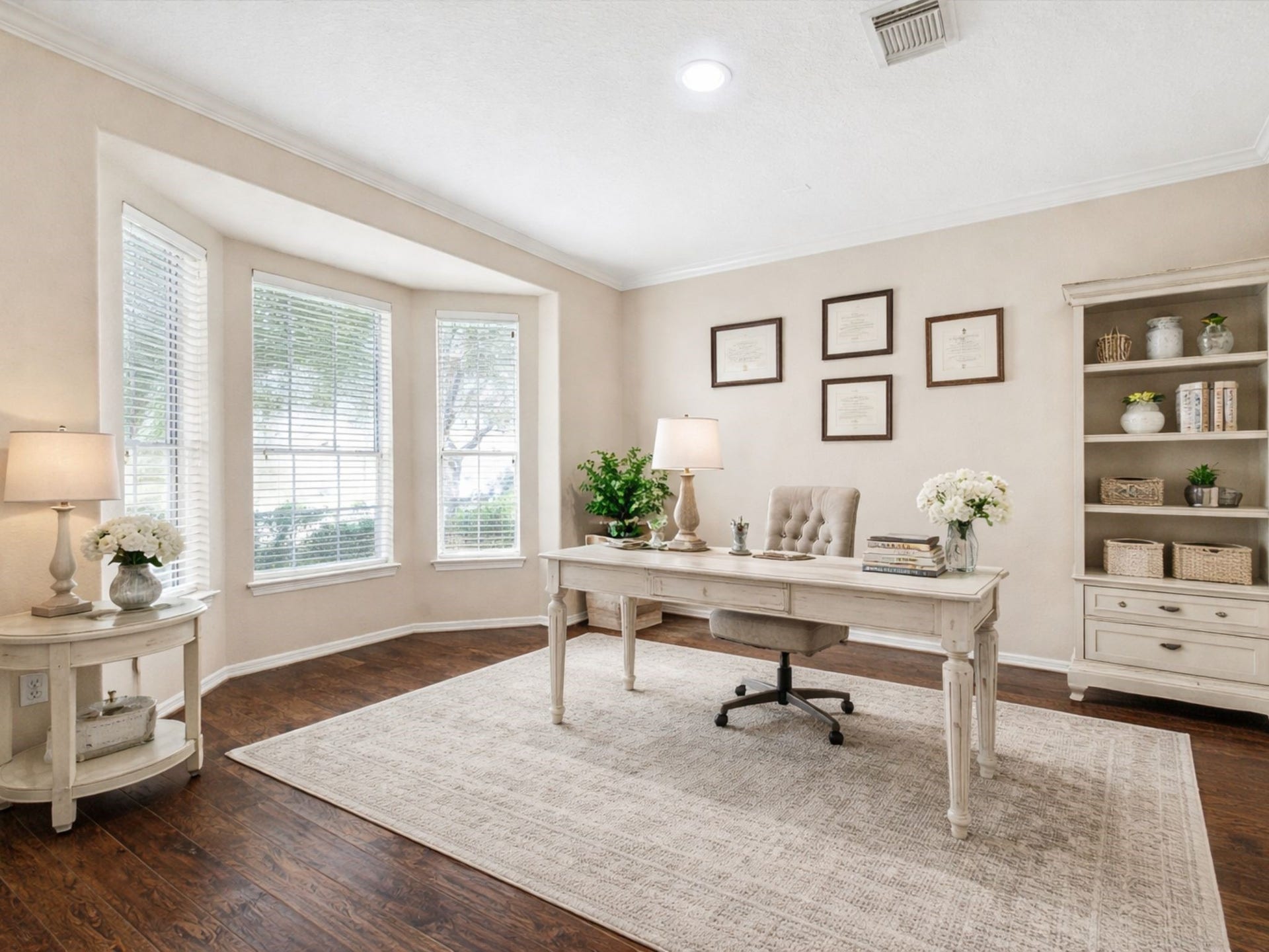PRIVATE HOME OFFICE WITH HARDWOOD FLOORS, LARGE WINDOWS, AND ABUNDANT NATURAL LIGHT. IDEAL FOR WORKING FROM HOME OR A QUIET FLEX SPACE. **Virtually Staged.