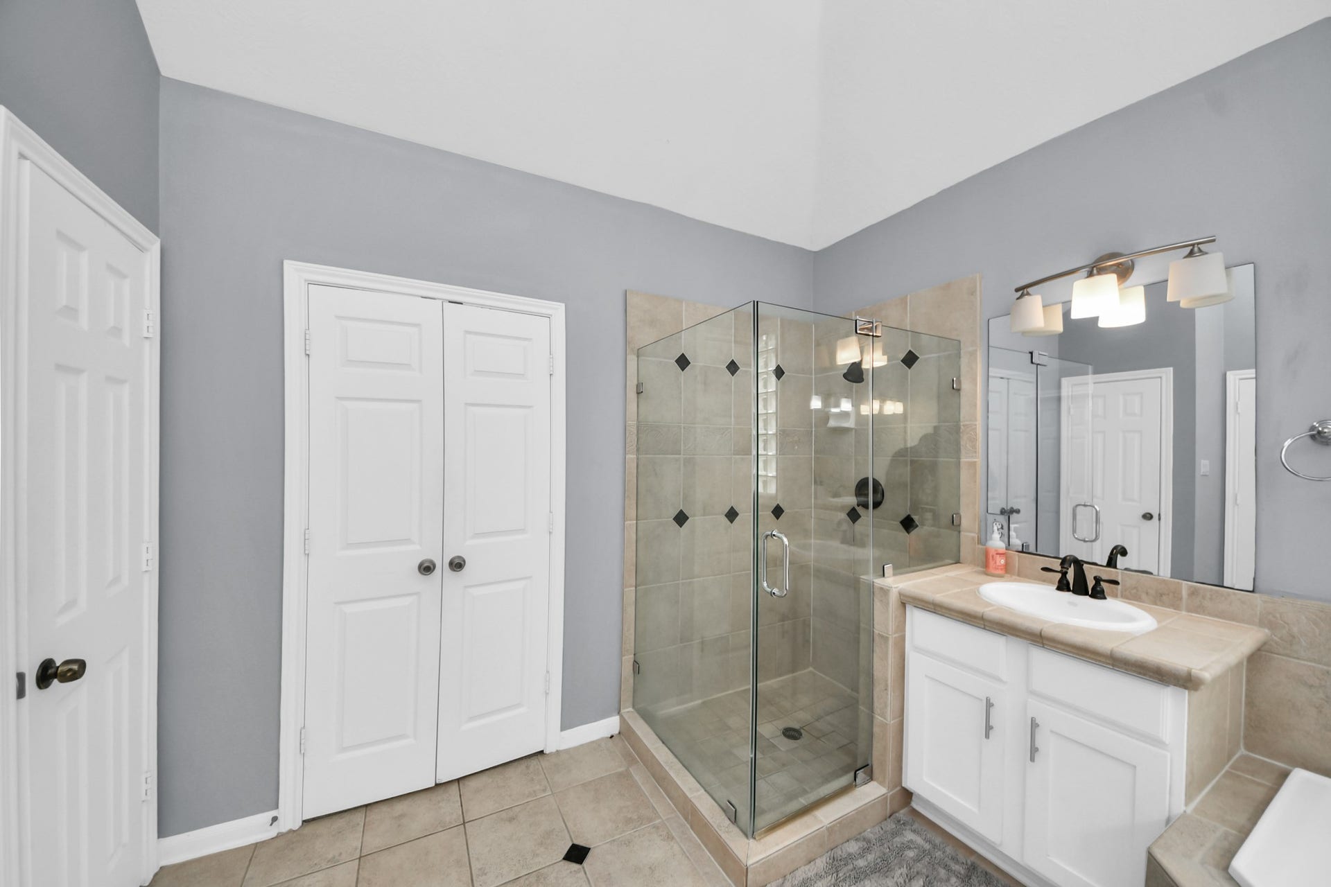 5313 Hidalgo Street, Houston, TX 77056 5313 Hidalgo Street, Houston, TX 77056