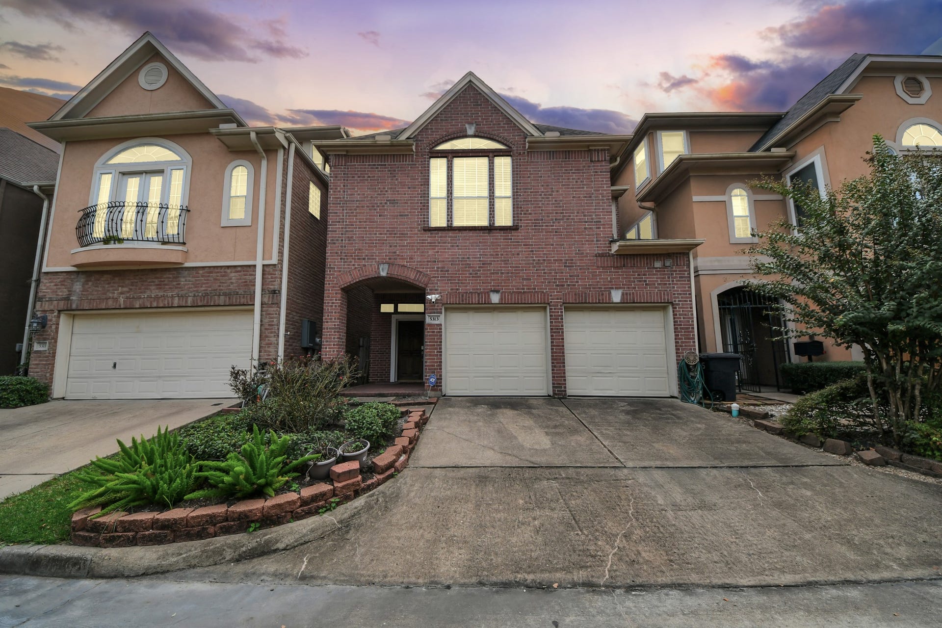 5313 Hidalgo Street, Houston, TX 77056 5313 Hidalgo Street, Houston, TX 77056