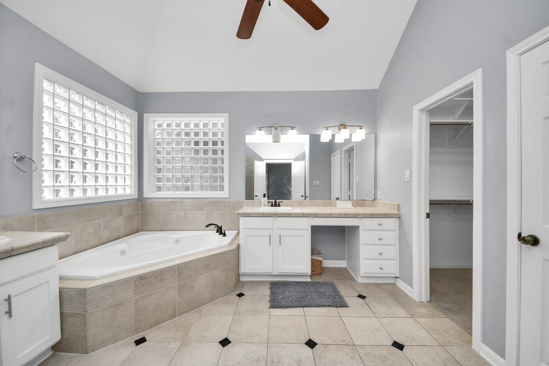 5313 Hidalgo Street, Houston, TX 77056 5313 Hidalgo Street, Houston, TX 77056