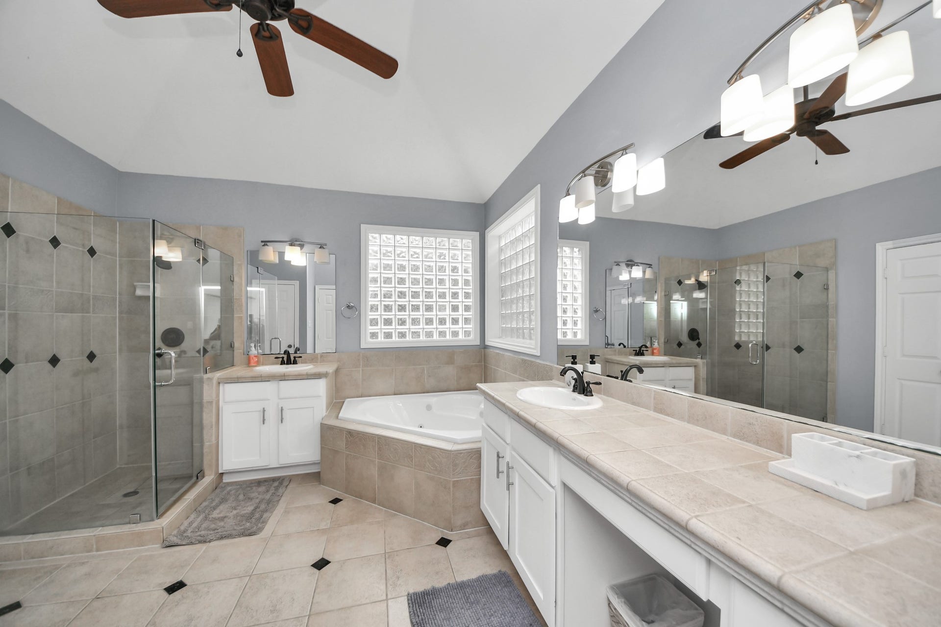 5313 Hidalgo Street, Houston, TX 77056 5313 Hidalgo Street, Houston, TX 77056
