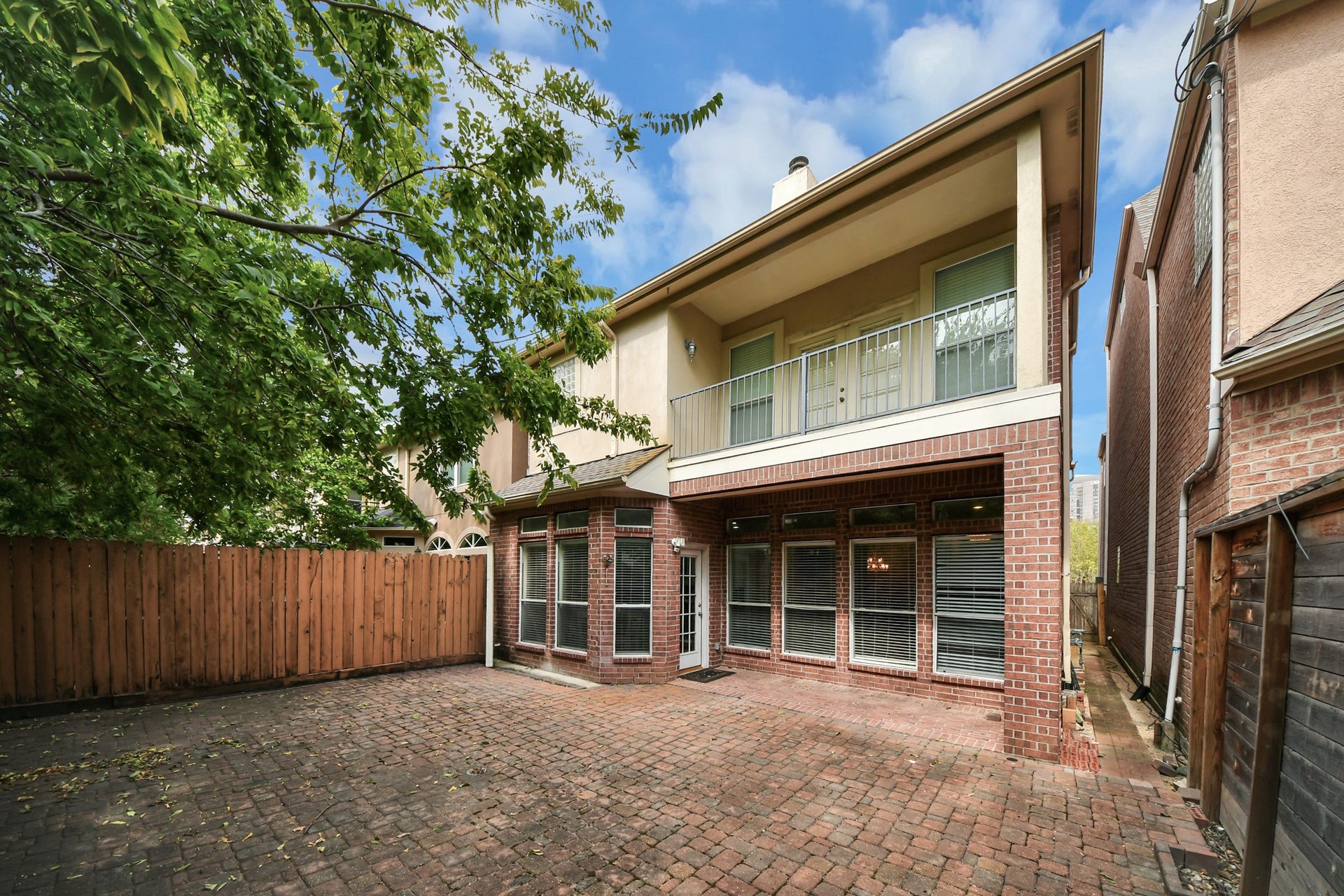5313 Hidalgo Street, Houston, TX 77056 5313 Hidalgo Street, Houston, TX 77056