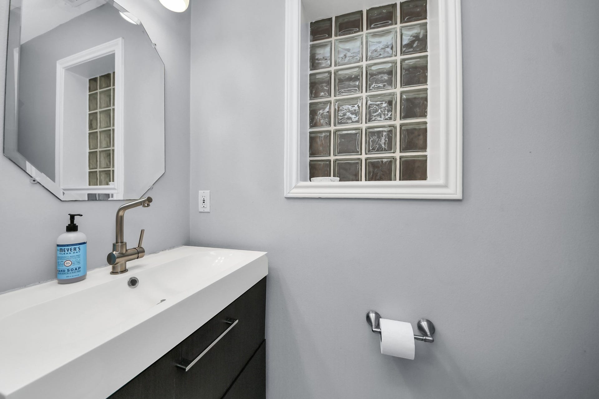 5313 Hidalgo Street, Houston, TX 77056 5313 Hidalgo Street, Houston, TX 77056