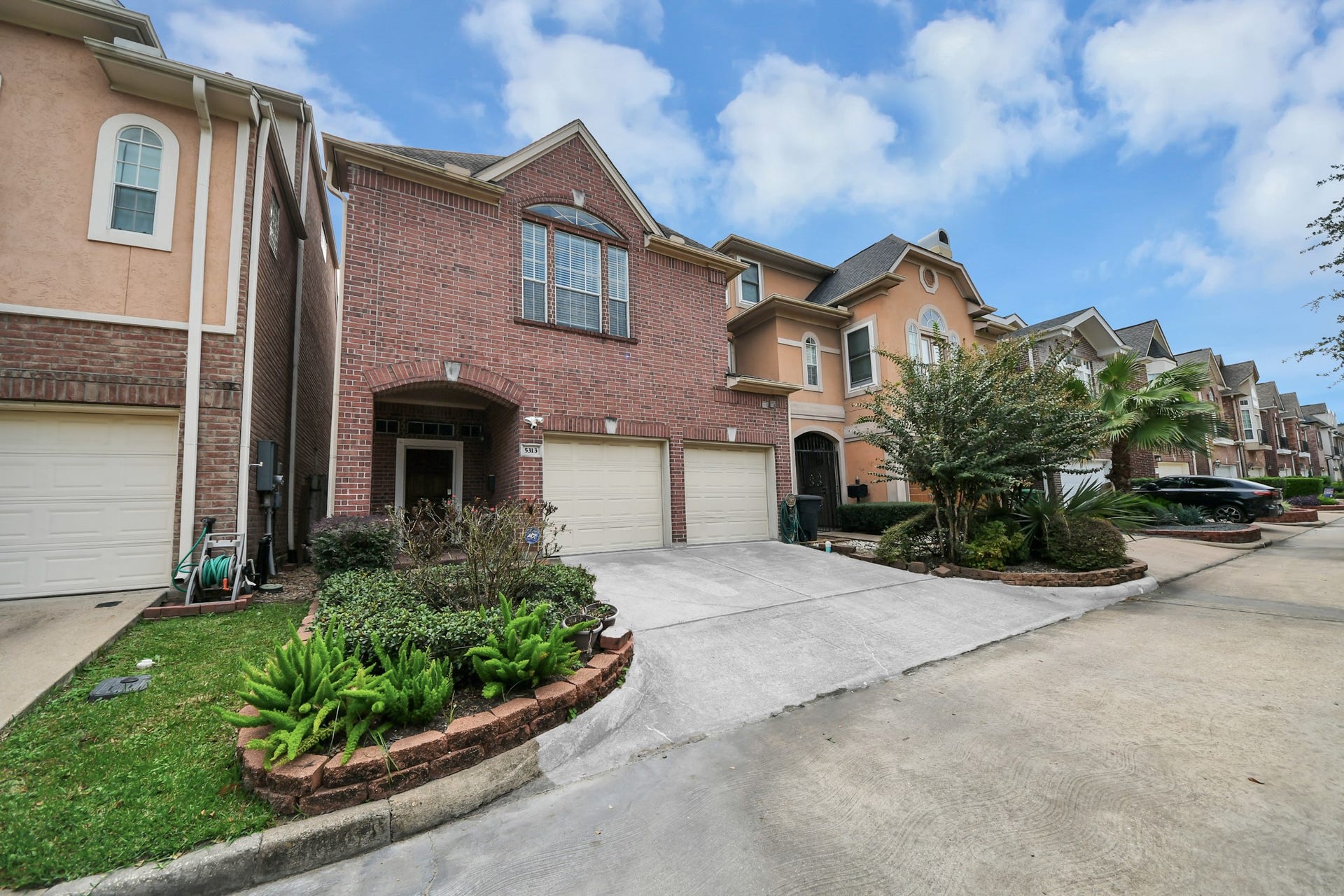 5313 Hidalgo Street, Houston, TX 77056 5313 Hidalgo Street, Houston, TX 77056