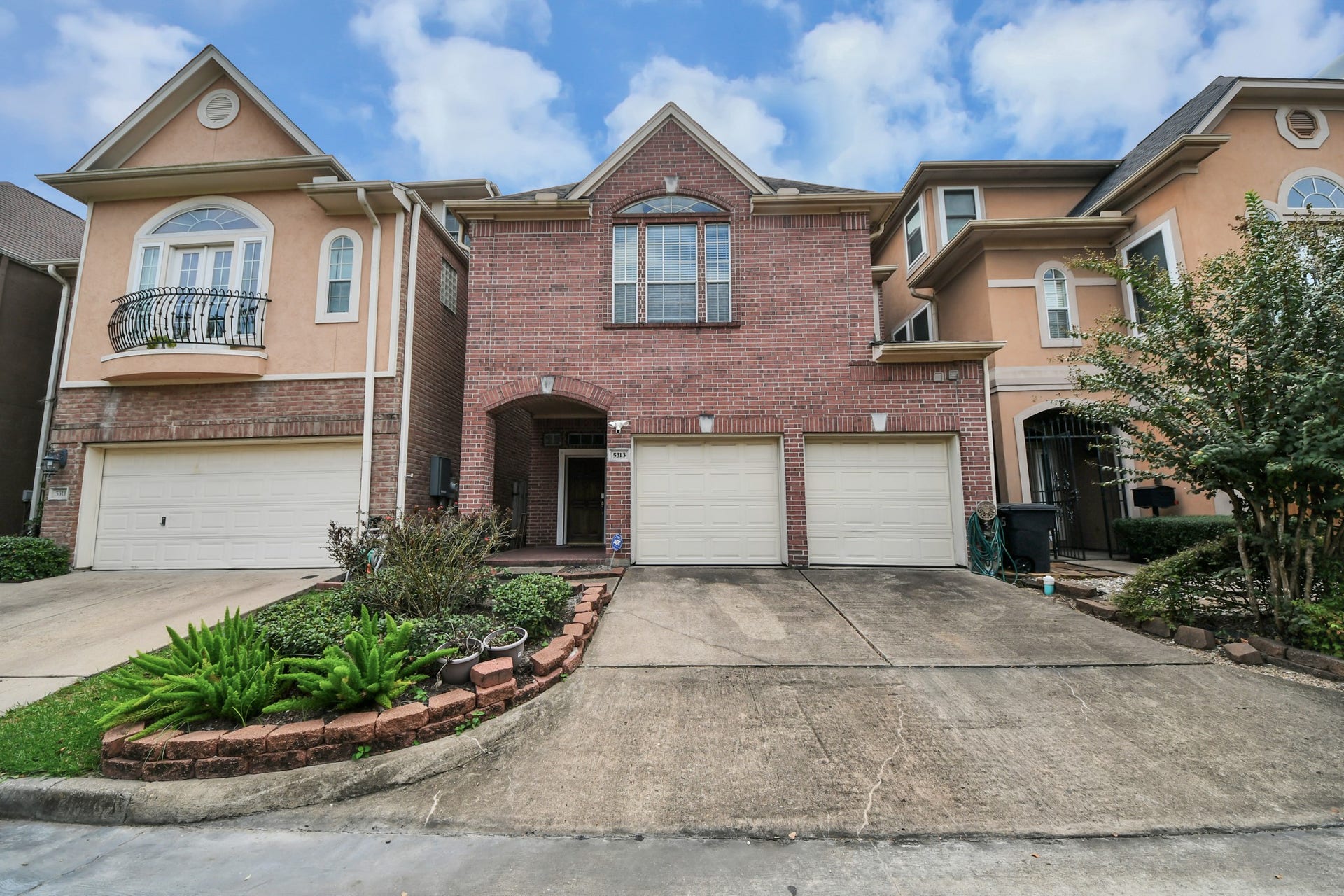 5313 Hidalgo Street, Houston, TX 77056 5313 Hidalgo Street, Houston, TX 77056