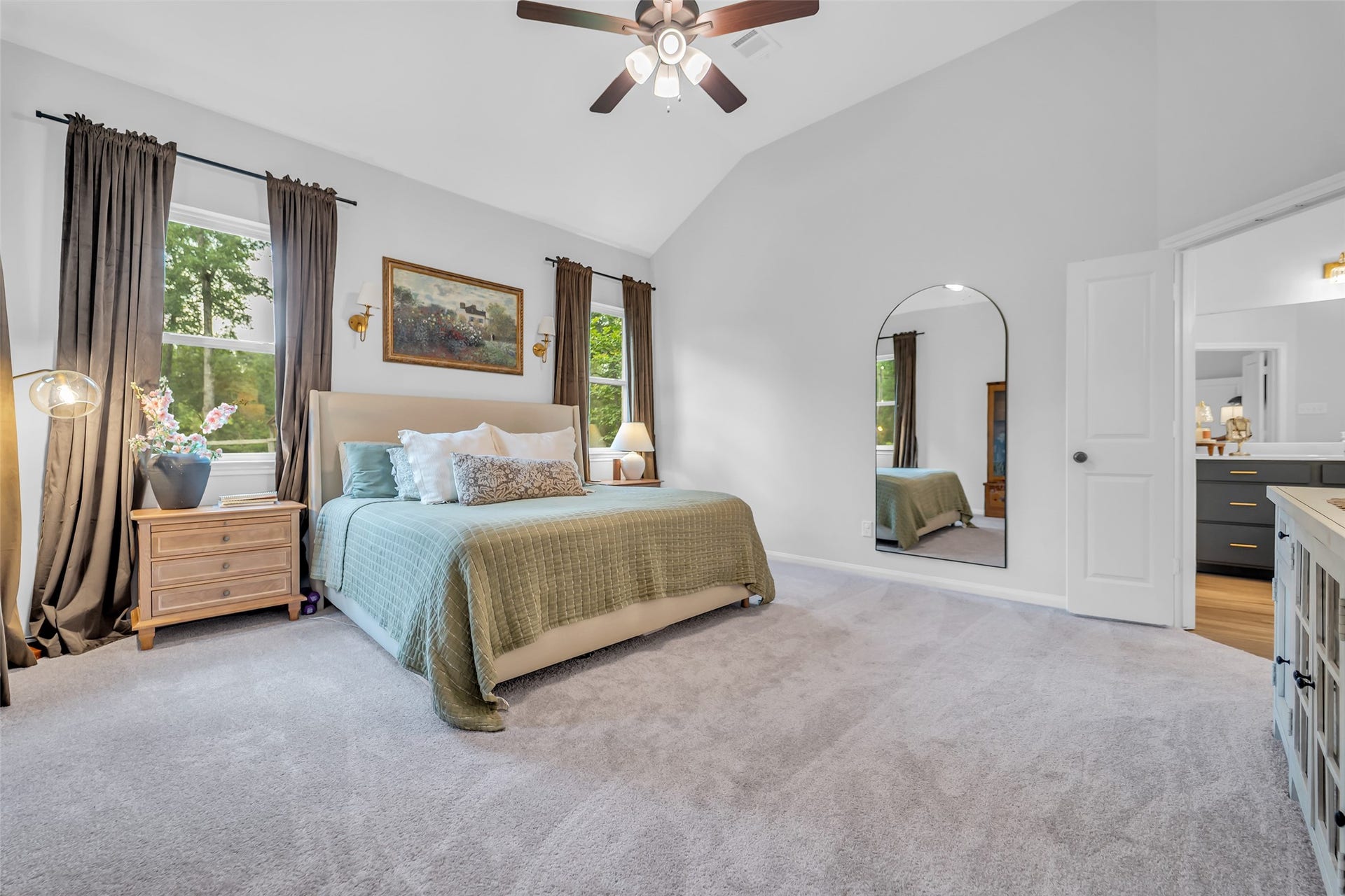 14663 Diamond Shores, Willis, TX 77378 Primary suite with vaulted ceiling and en-suite bath