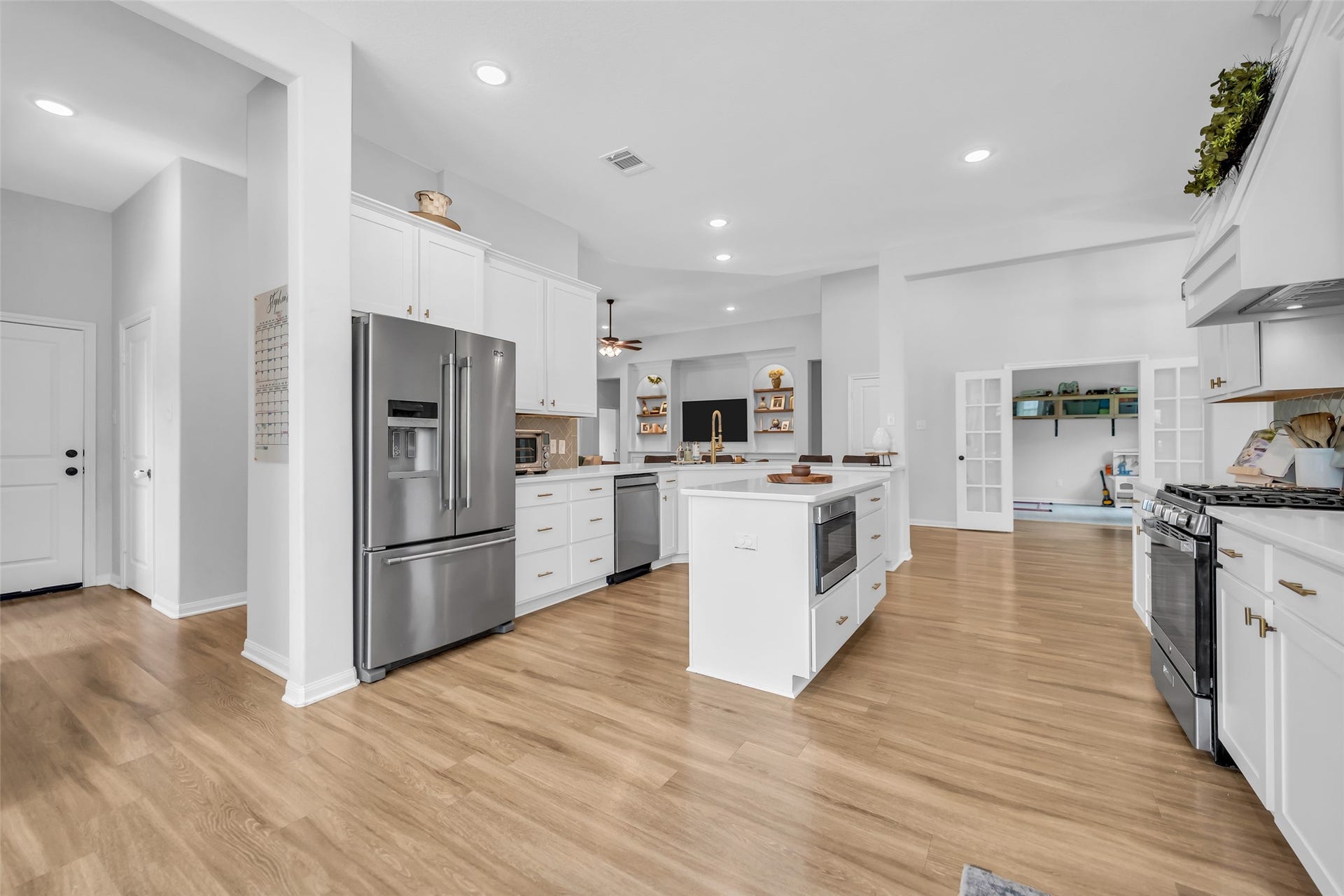 14663 Diamond Shores, Willis, TX 77378 Open-concept kitchen connected to the family room