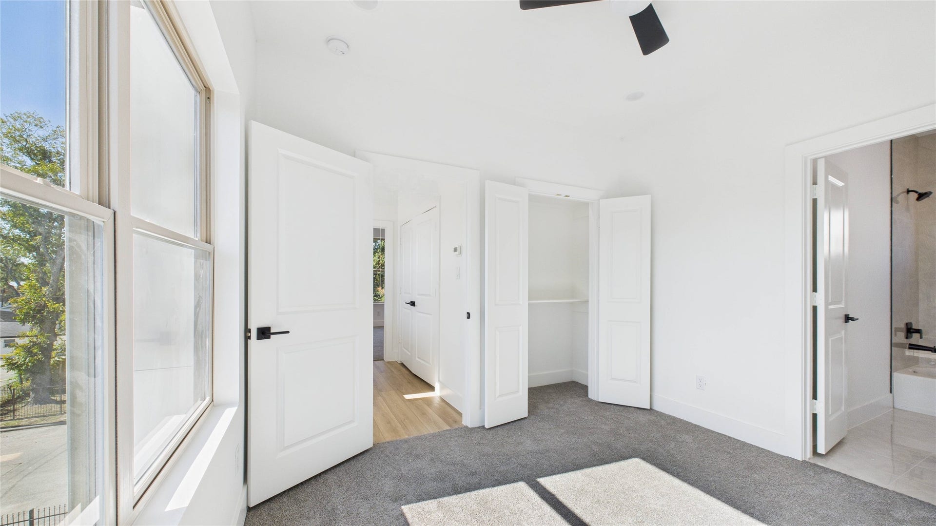 5316 Terry Street, Houston, TX 77009 3rd floor guest suite