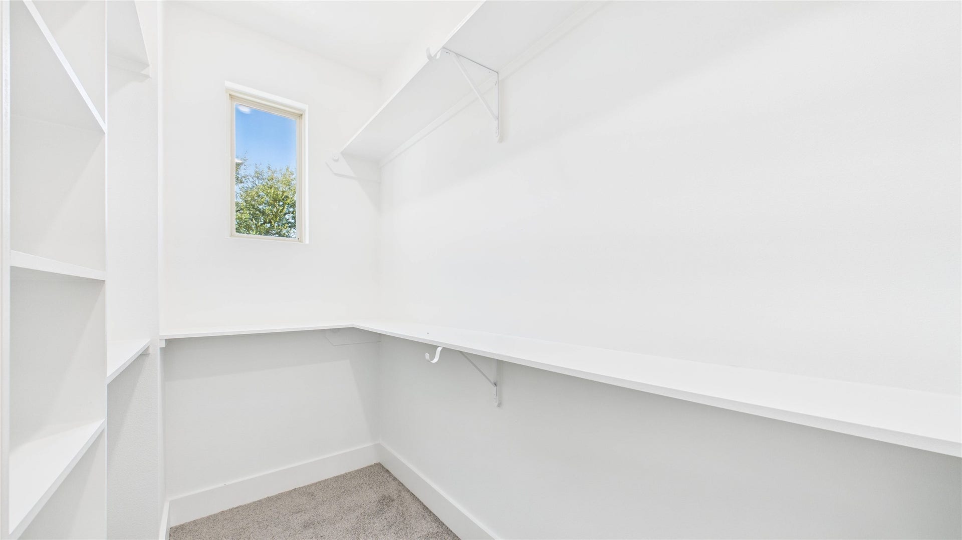 5316 Terry Street, Houston, TX 77009 Huge walk-in closet