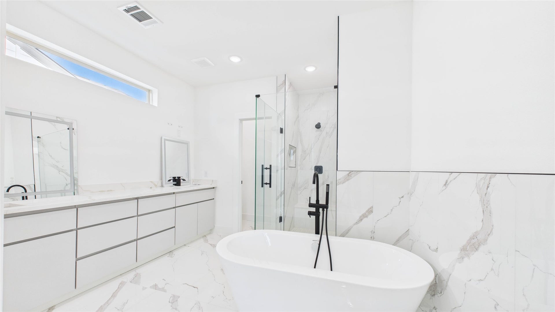 5316 Terry Street, Houston, TX 77009 Primary oasis with soak in tub and stand up shower