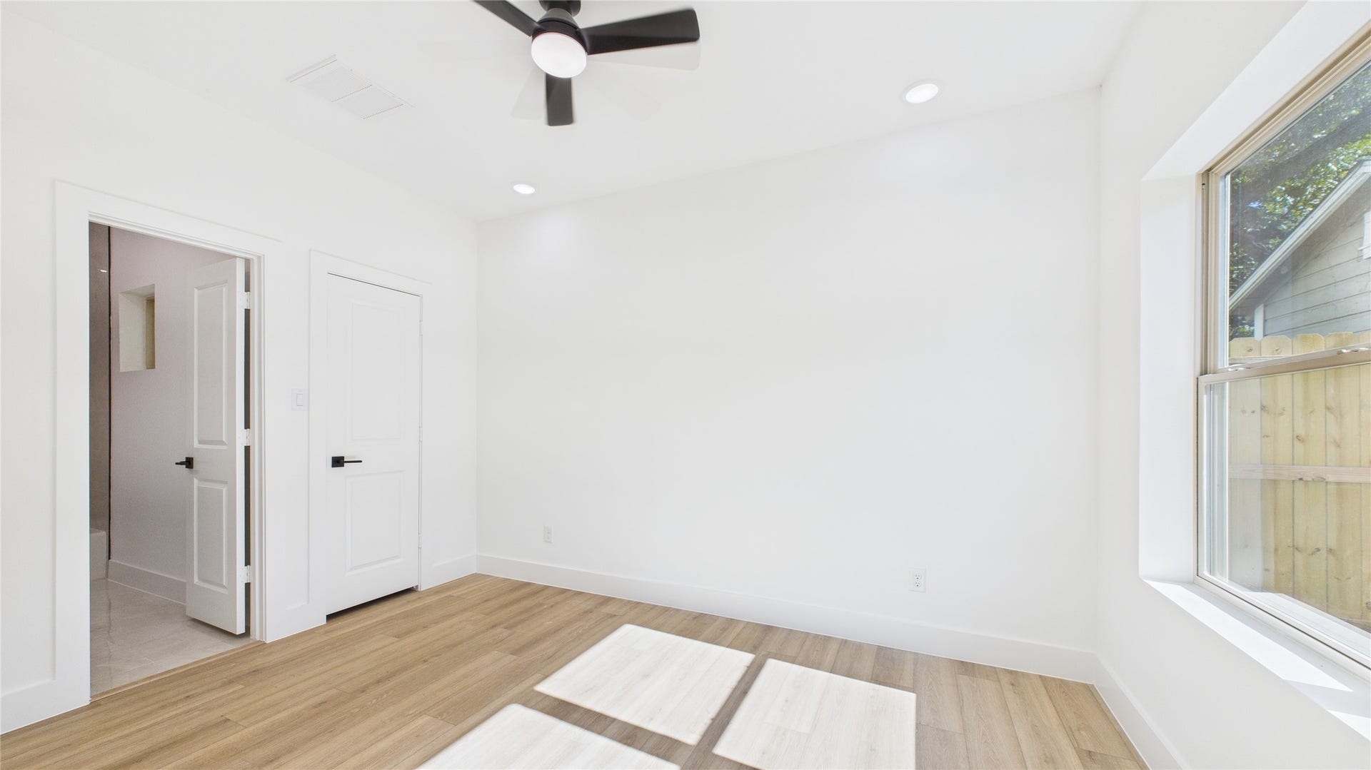5316 Terry Street, Houston, TX 77009 1st floor guest suite or study