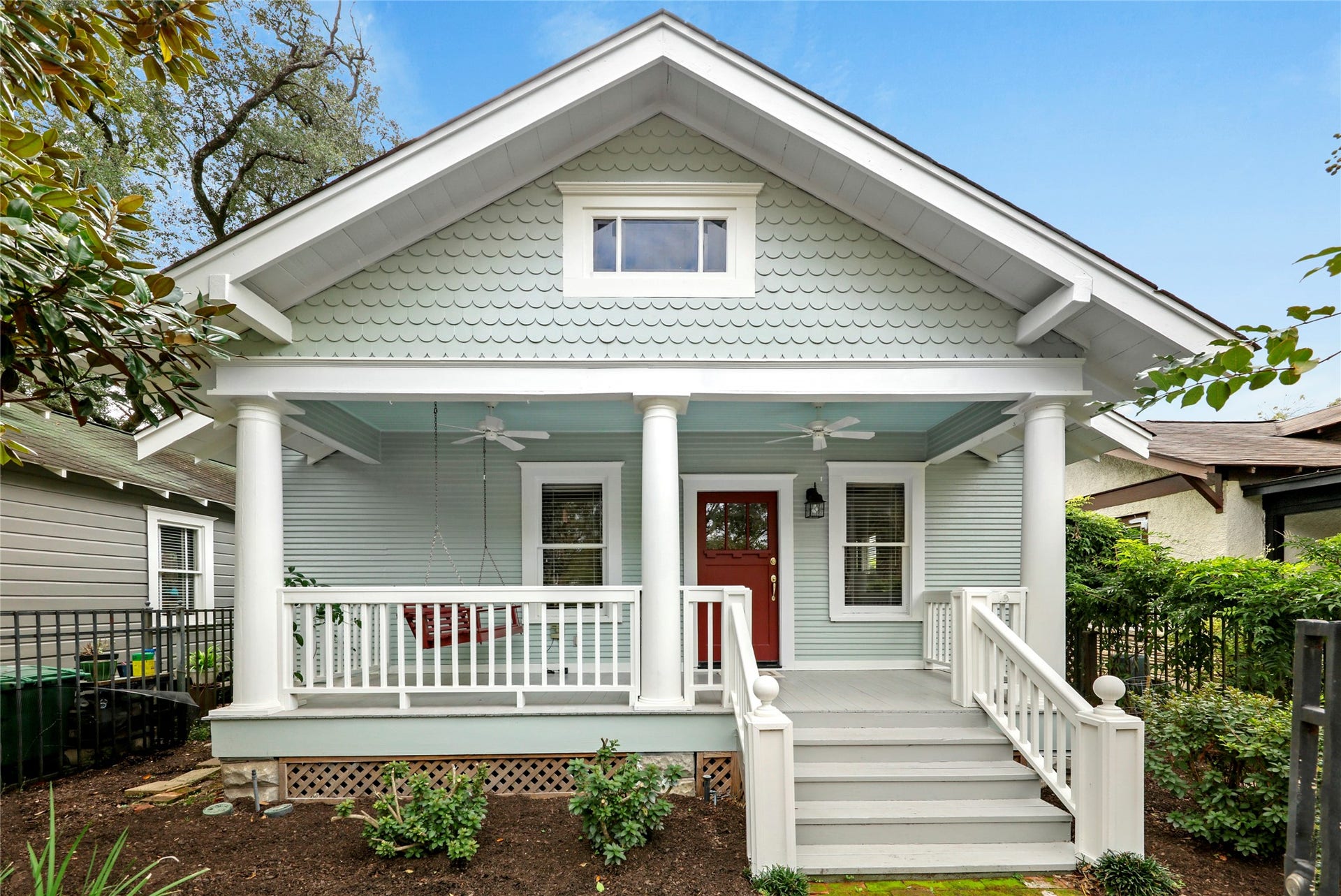 908 W 14th Street, Houston, TX 77008 Welcome to your new home in the Houston Heights!