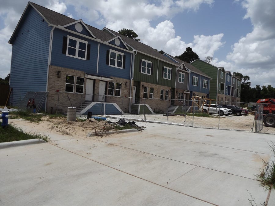 Property photo for 3232 CREEKMONT DR, Houston, TX