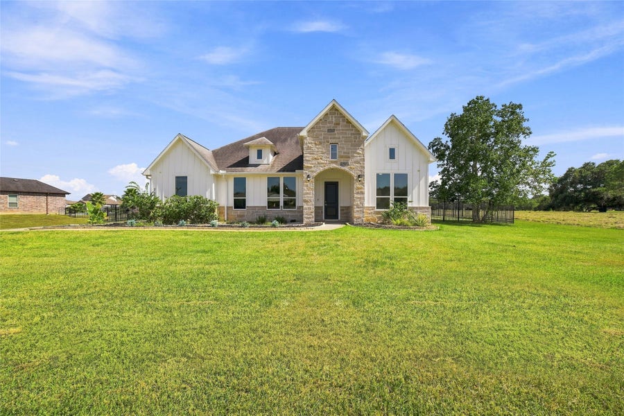 Property photo for 203 Cavalry Trail Drive, Rosharon, TX