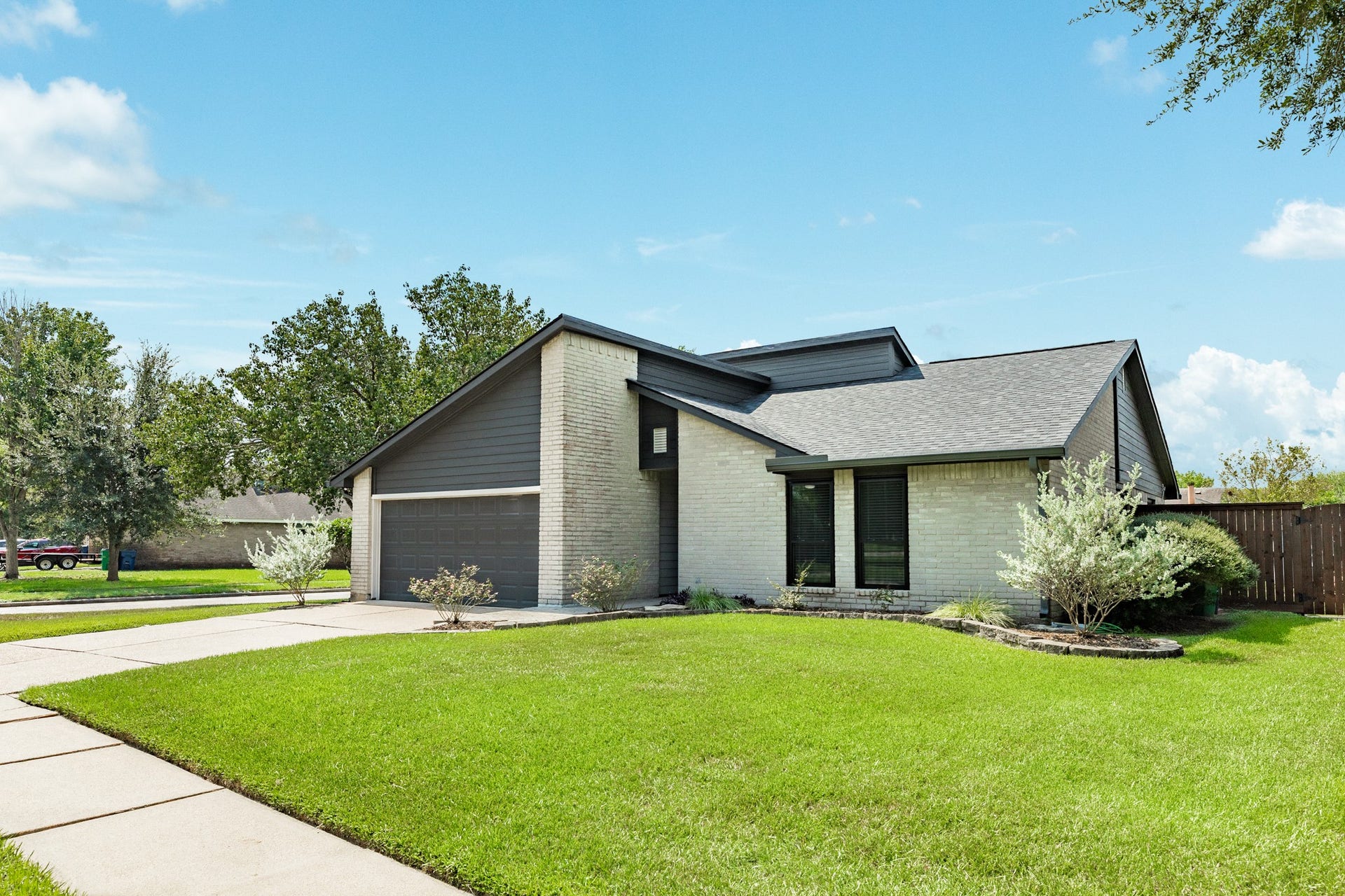 9 Sarita Court, Angleton, TX 77515 9 Sarita Court, Angleton, TX 77515