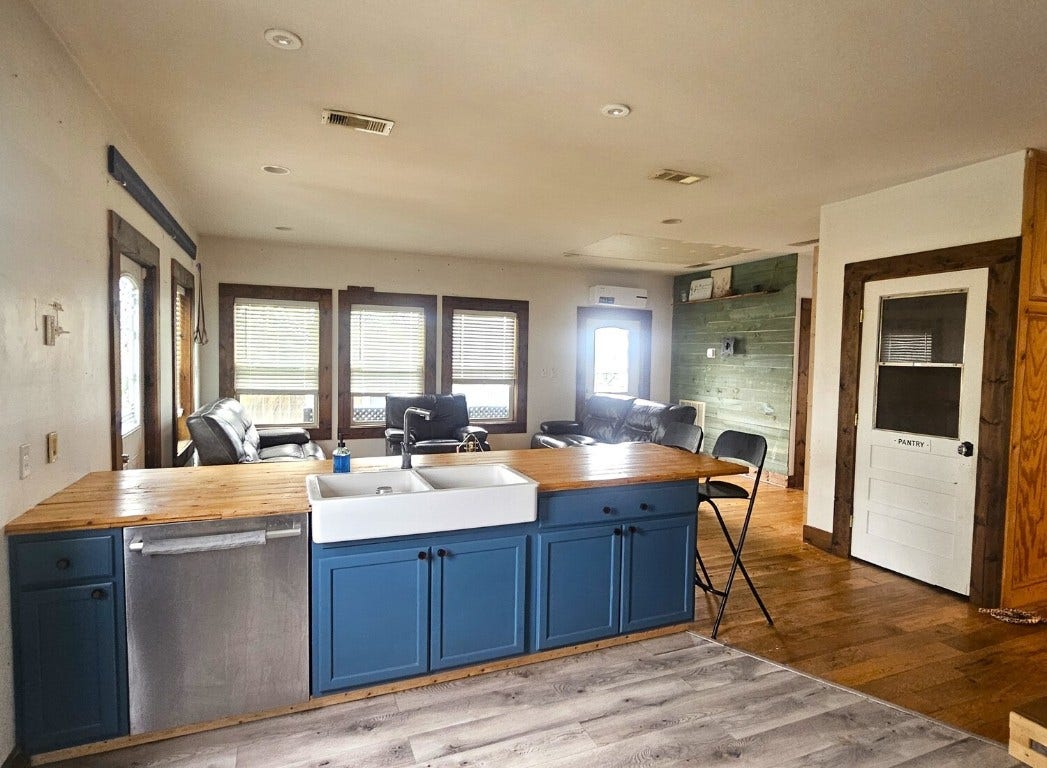 7115 Stingray Street, Hitchcock, TX 77563 7115 Stingray Street, Hitchcock, TX 77563