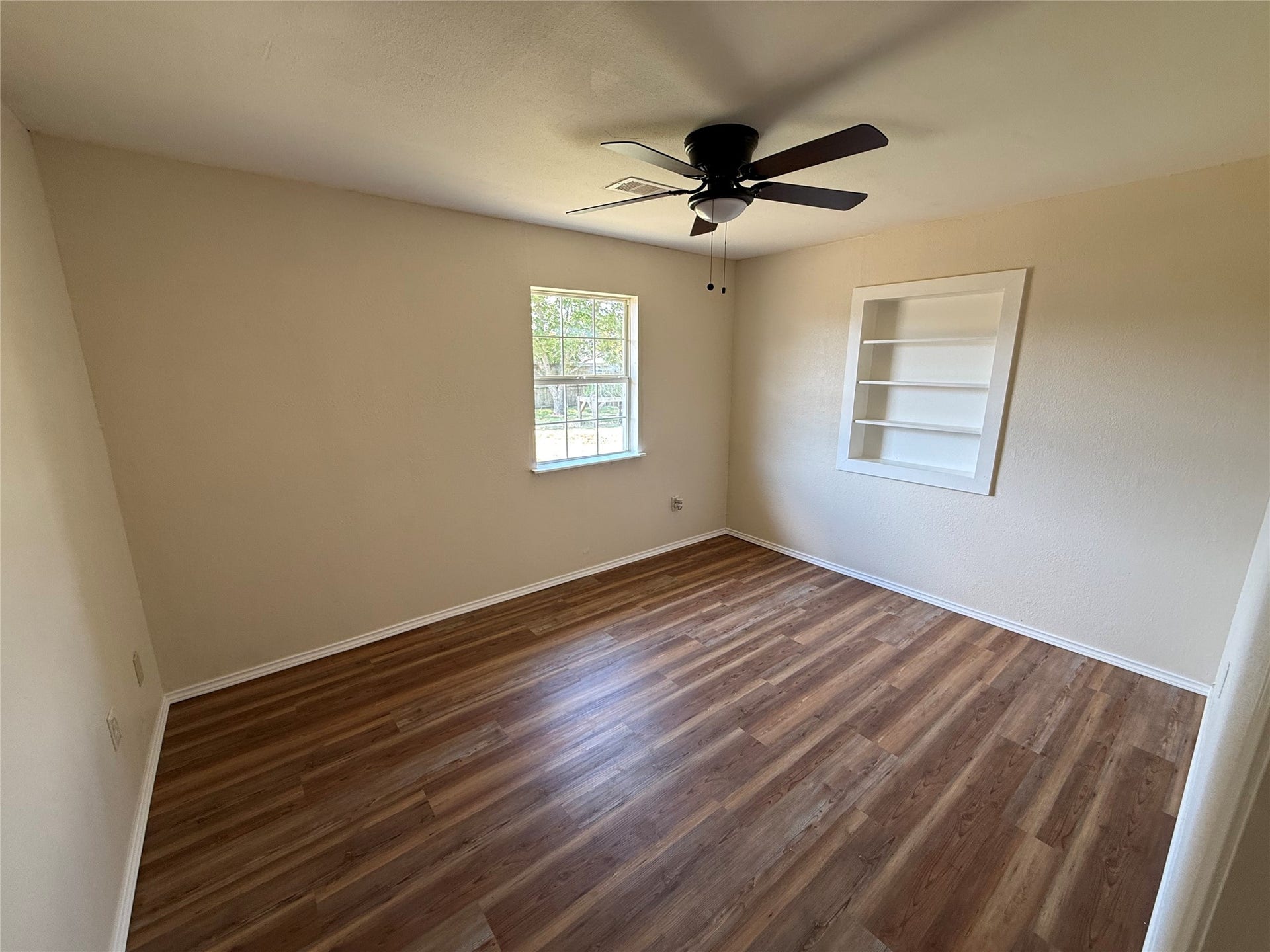 2524 Shouse Road, Santa Fe, TX 77510 Room with wood-look flooring, two windows, and a ceiling fan.