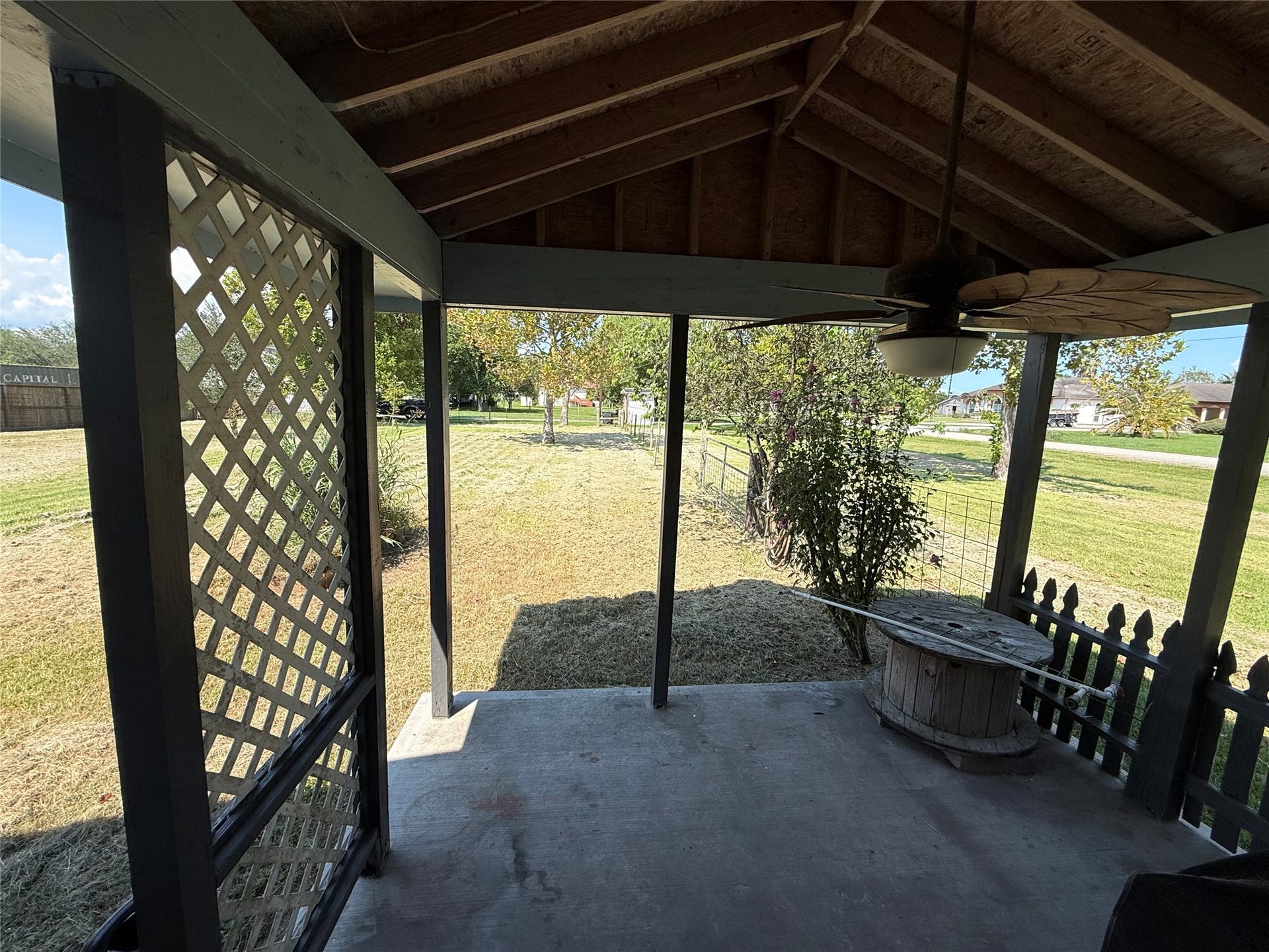2524 Shouse Road, Santa Fe, TX 77510 Covered side porch with views of the surrounding yard.