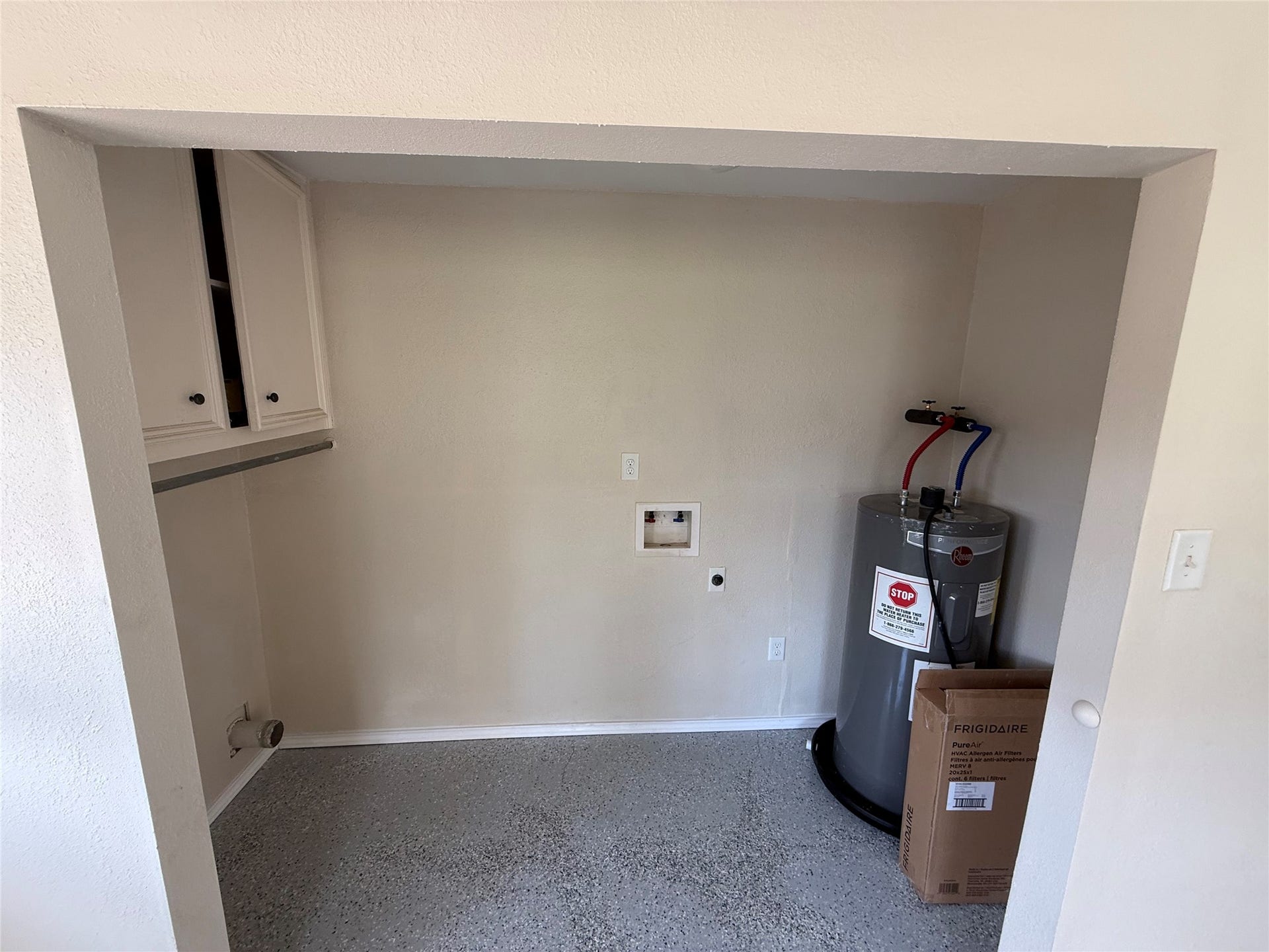 2524 Shouse Road, Santa Fe, TX 77510 Utility alcove with laundry connections and a water heater.