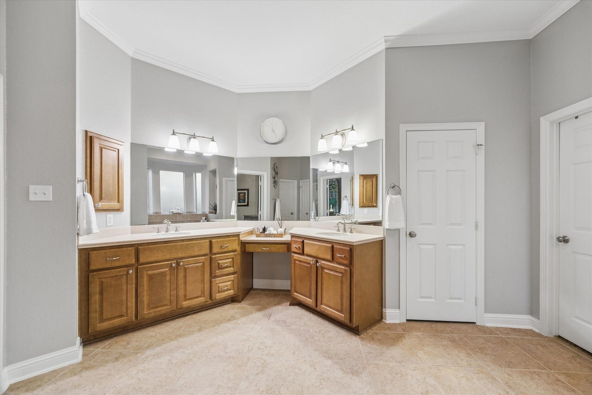 3523 Silvercreek Drive, Manvel, TX 77578 Primary bathroom vanity with double sinks, seating area, built-in mirrors and cabinetry
