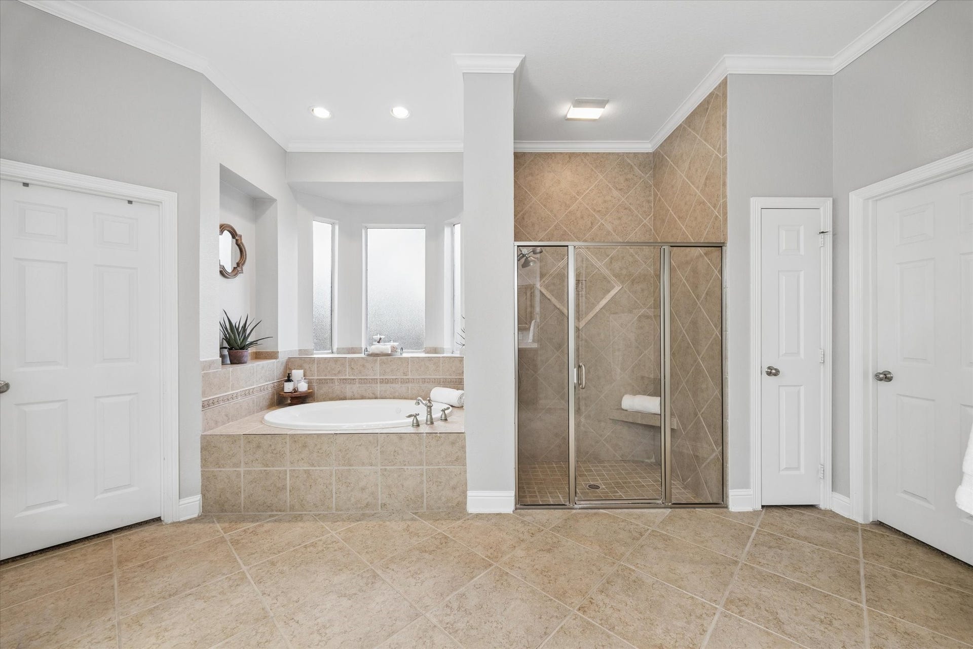 3523 Silvercreek Drive, Manvel, TX 77578 Primary bathroom tub and seperate shower