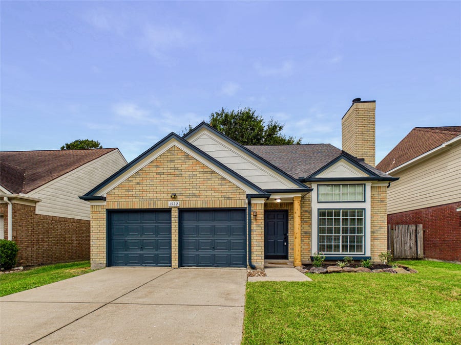 Property photo for 1922 Tipperary Drive, Deer Park, TX