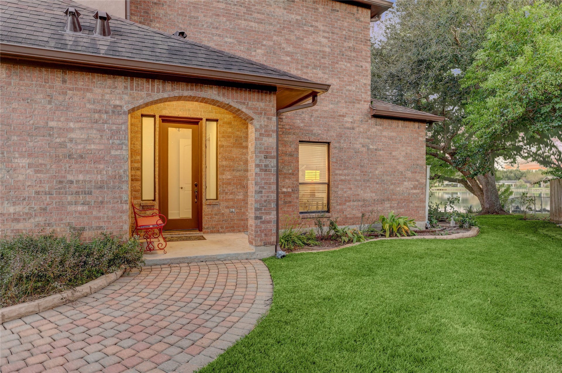702 Piedmont Street, Sugar Land, TX 77478 The private serenity of this estate lot simply cannot be matched by an ordinary canal lot on Venetian