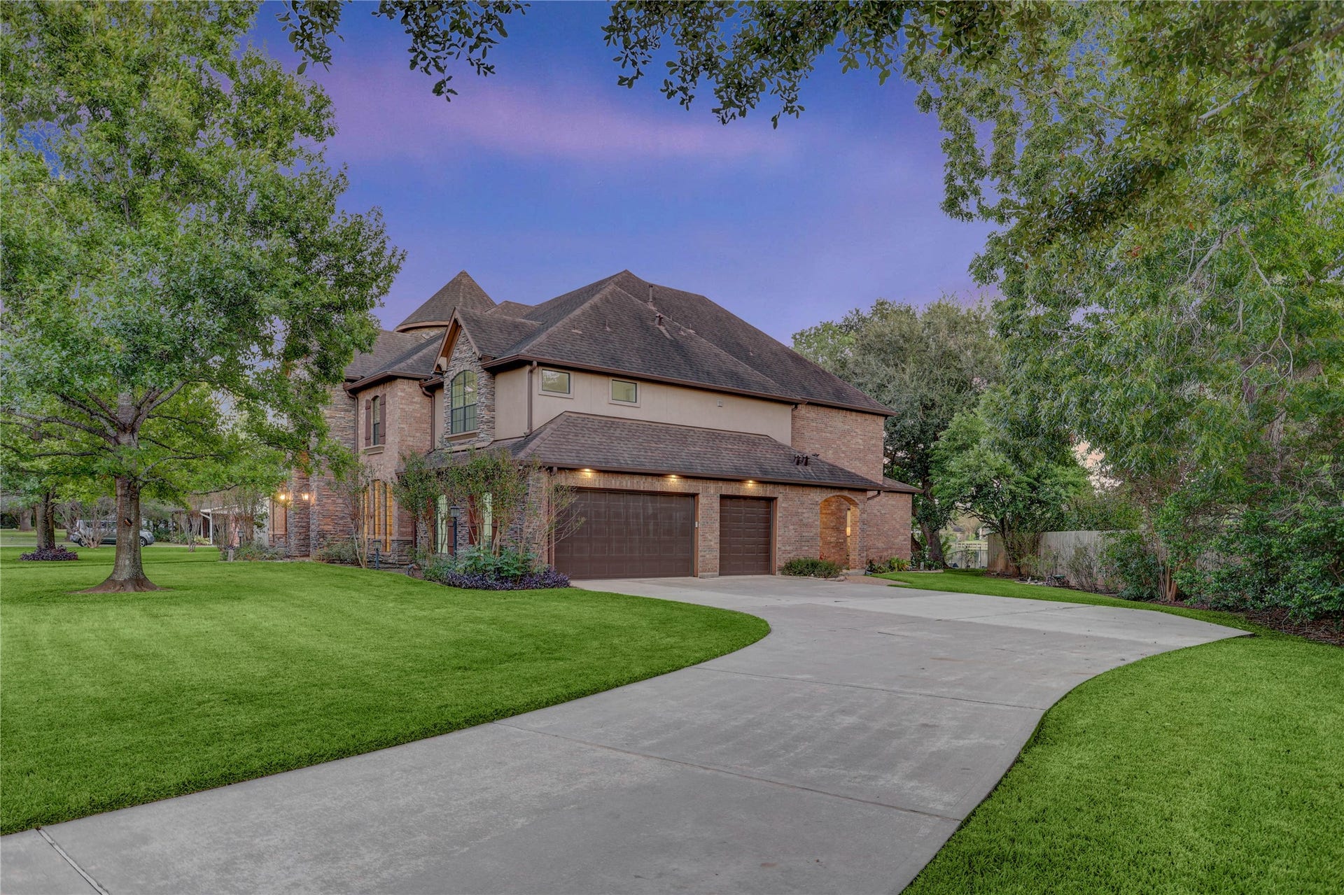 702 Piedmont Street, Sugar Land, TX 77478 The long driveway and oversized three-car garage are made possible by the sprawling half-acre lot
