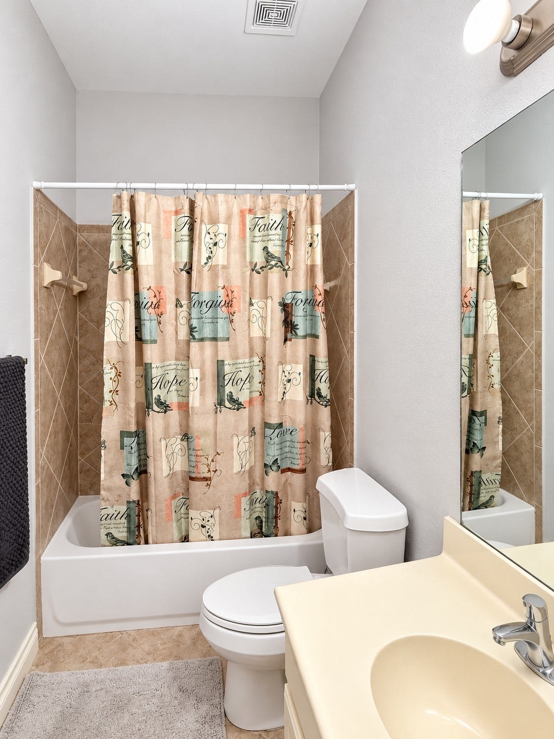13601 Durango Pass Drive, Pearland, TX 77584 Secondary Bathroom