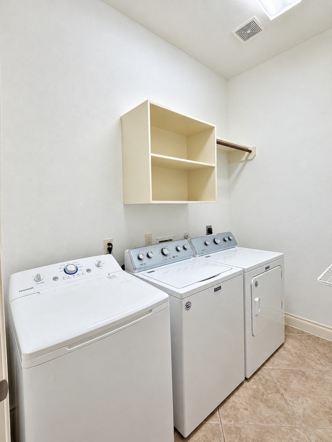 13601 Durango Pass Drive, Pearland, TX 77584 Large utility room