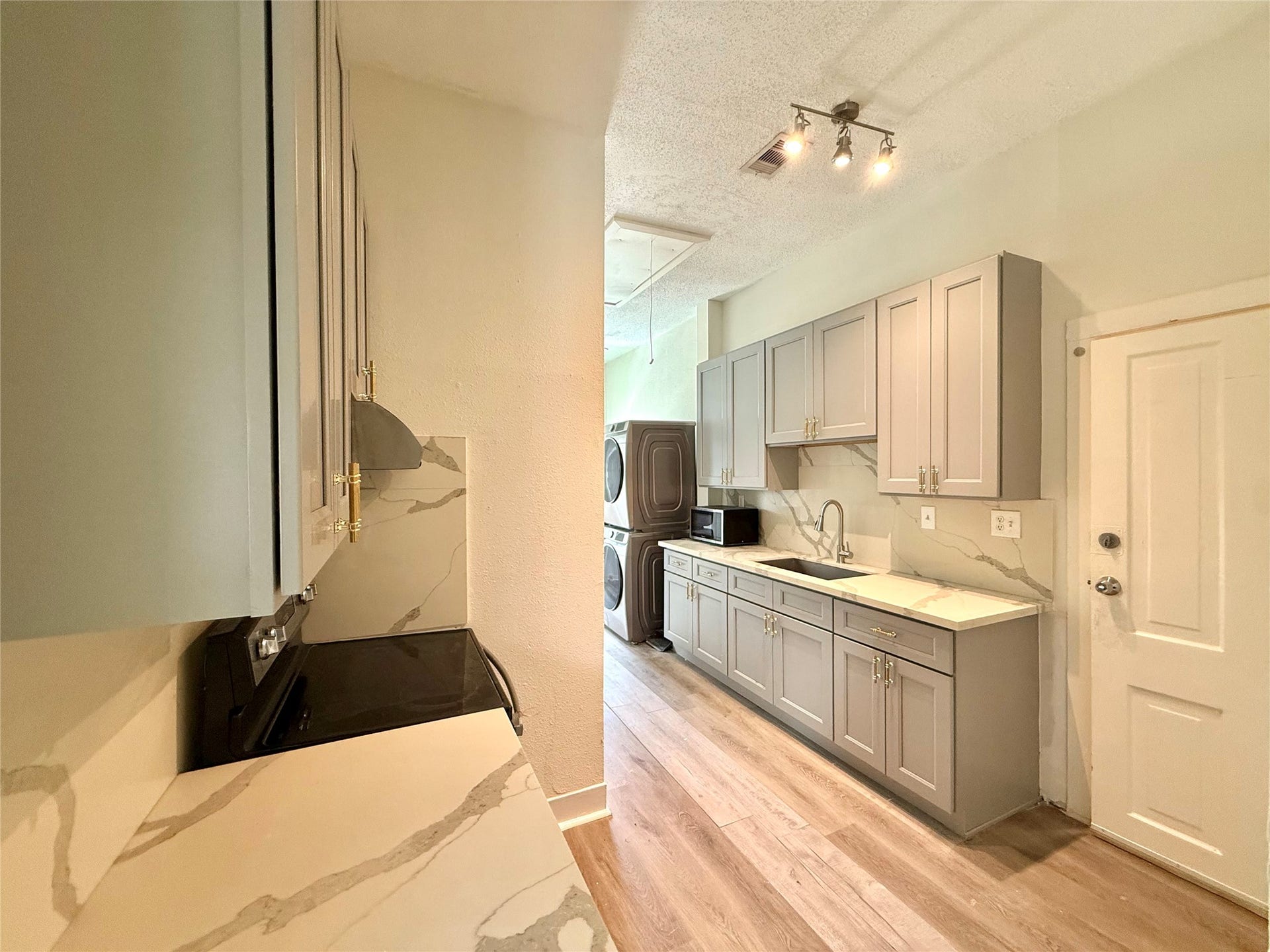 805 10 th Street, #4, Galveston, TX 77550