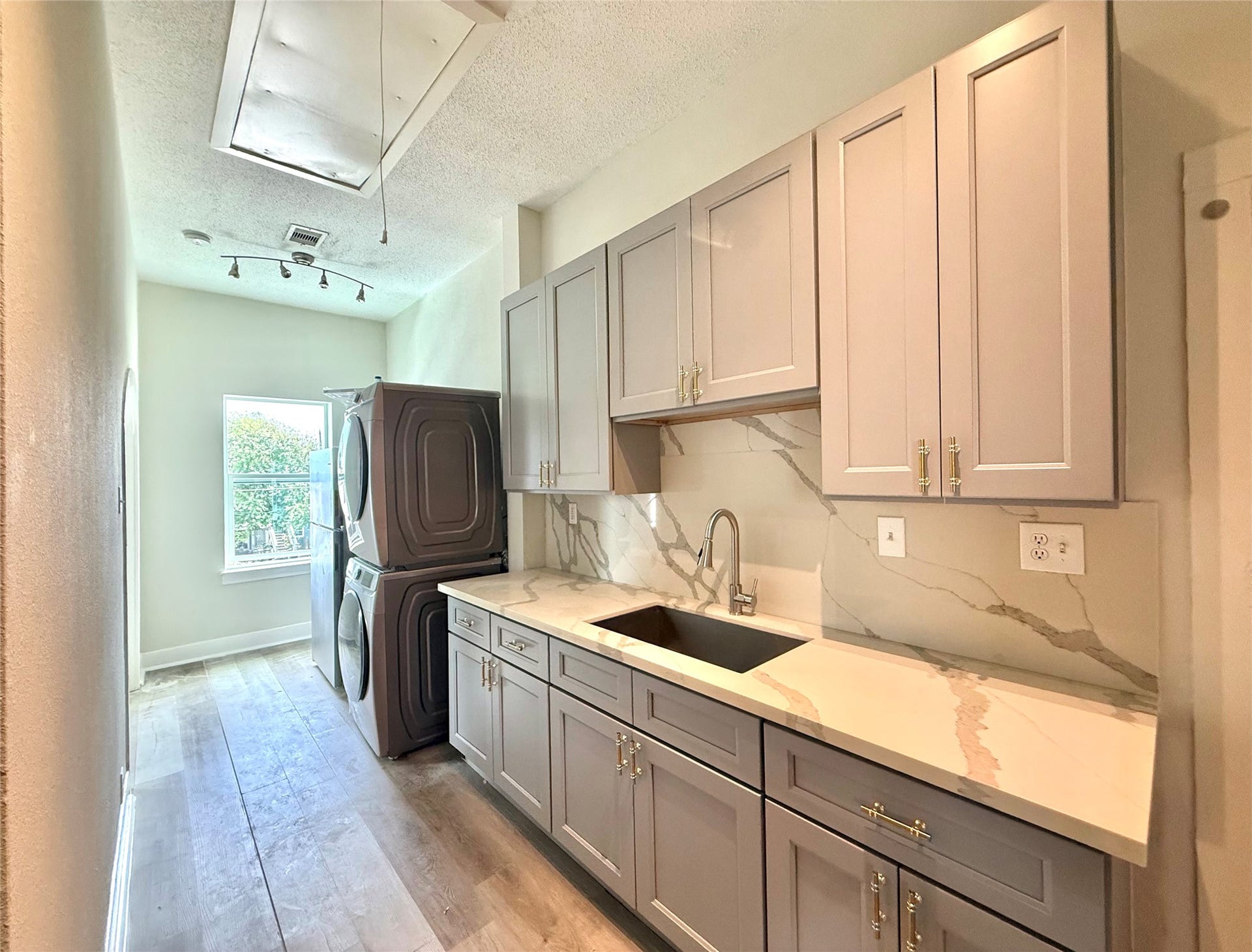 805 10 th Street, #4, Galveston, TX 77550