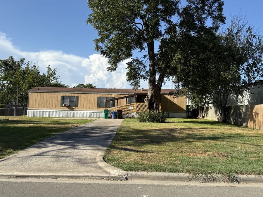 Property photo for 14 William Avenue, Baytown, TX