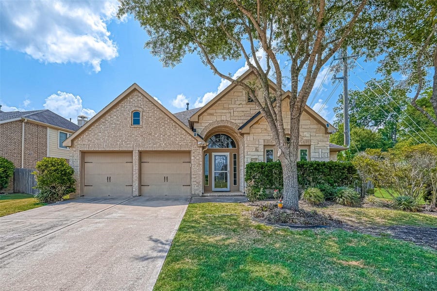 Property photo for 6206 Falling Briar Lane, Sugar Land, TX