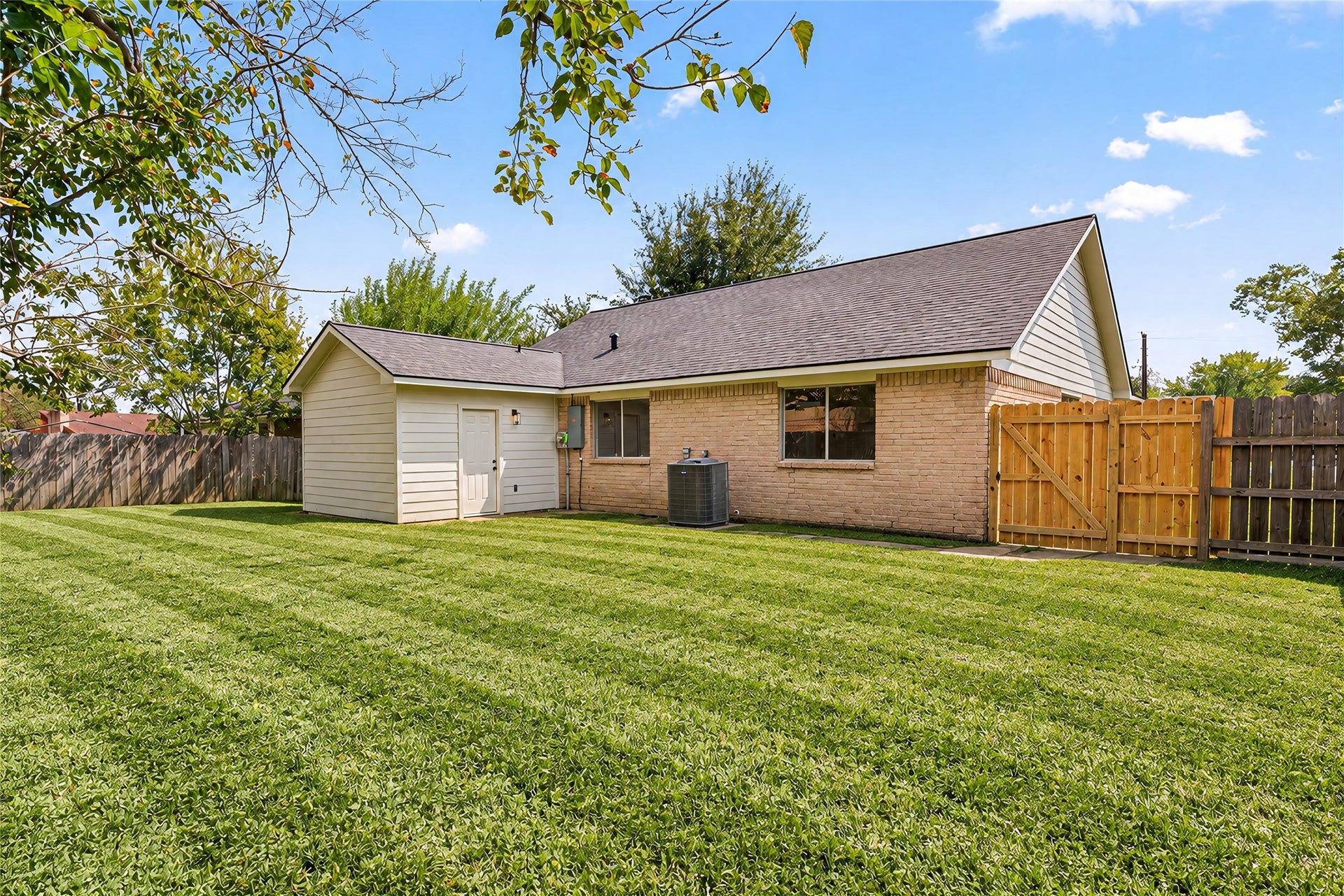 6614 Villarreal Drive, Houston, TX 77489