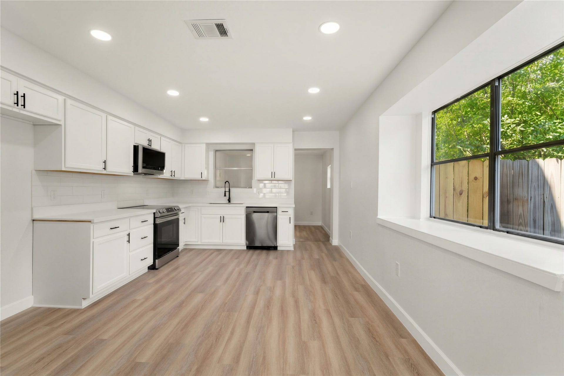 6614 Villarreal Drive, Houston, TX 77489