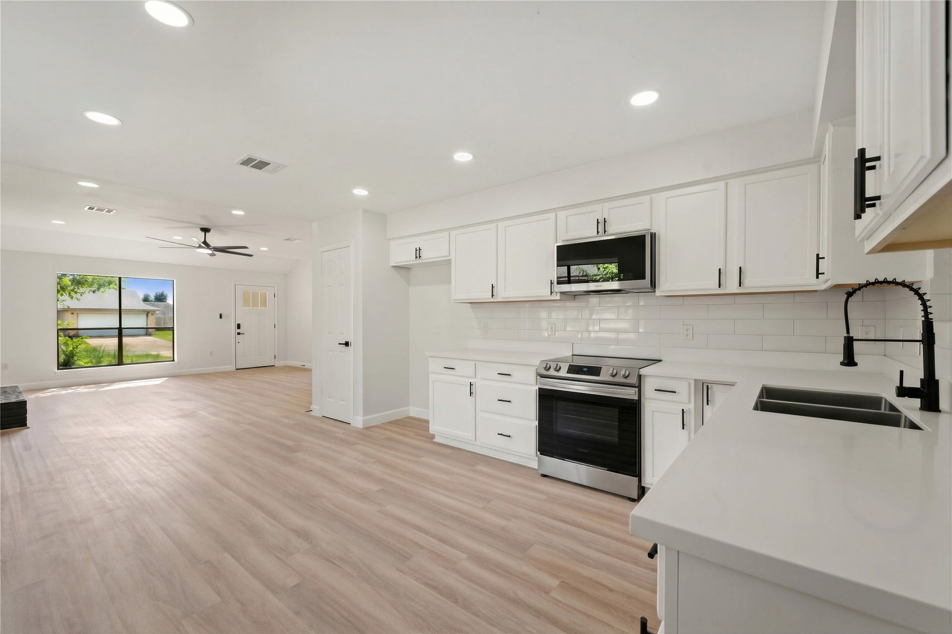 6614 Villarreal Drive, Houston, TX 77489