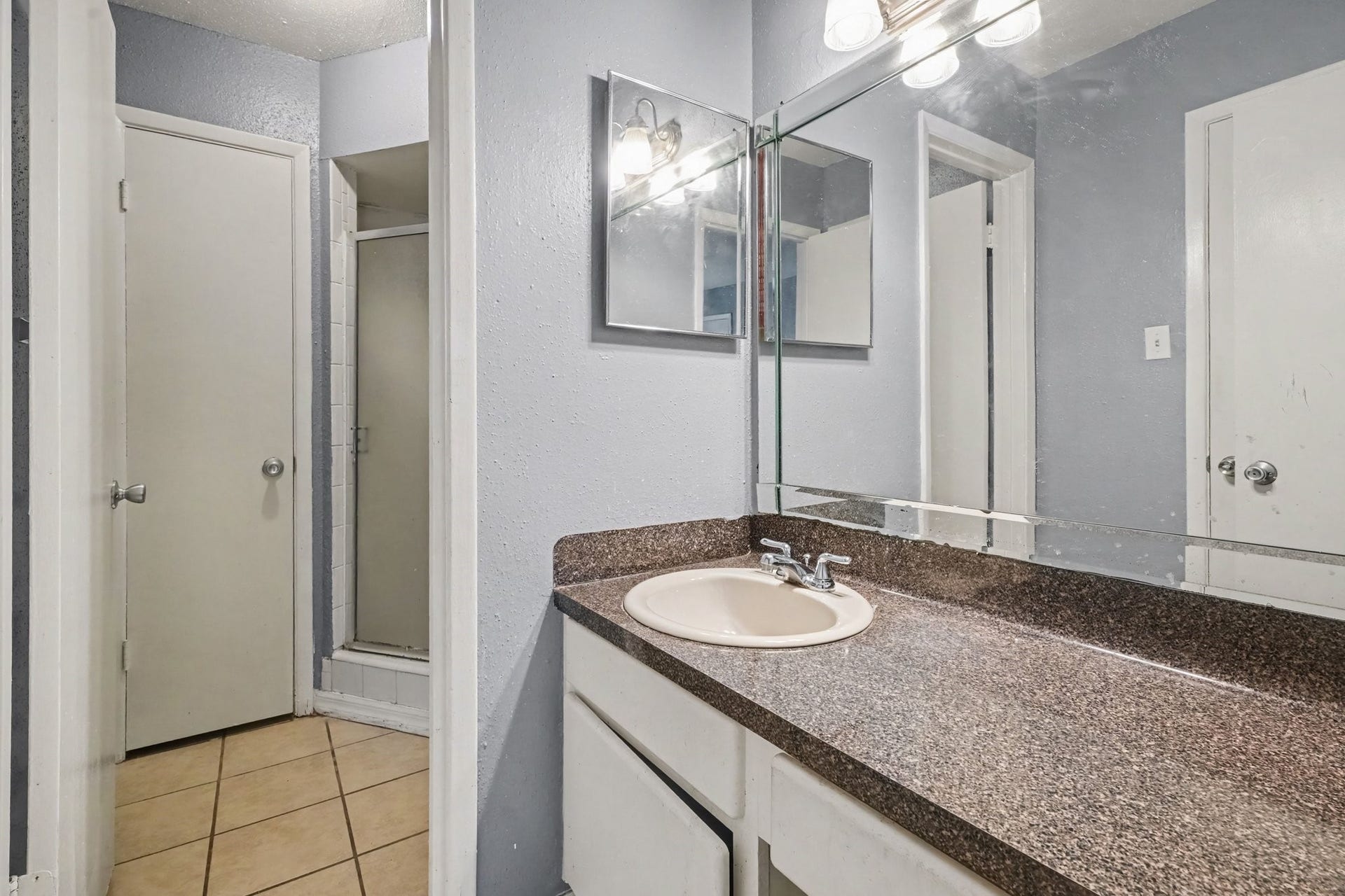 18800 Egret Bay Boulevard, #1603, Webster, TX 77058 Vanity and linen closet