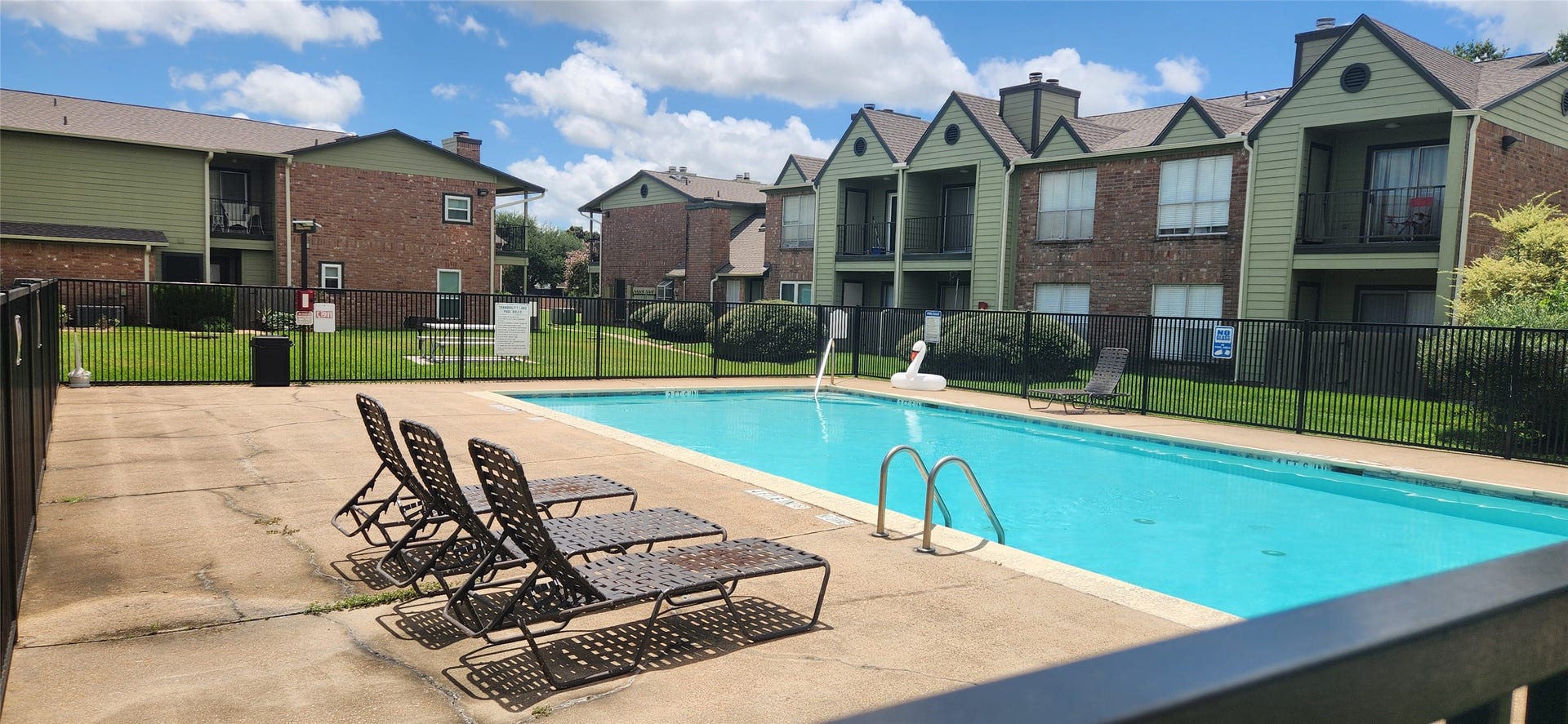 18800 Egret Bay Boulevard, #1603, Webster, TX 77058 Large will kept pool area just steps away