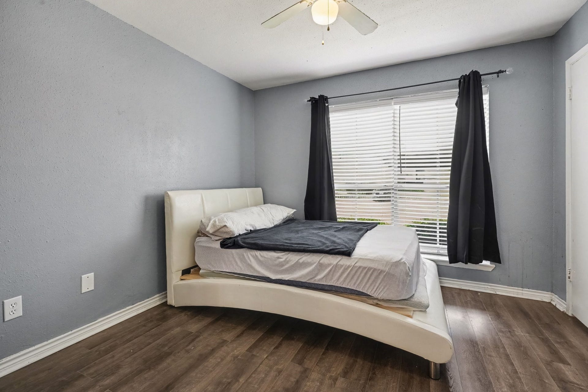 18800 Egret Bay Boulevard, #1603, Webster, TX 77058 2nd Bedroom is very large with a huge walk-in closet also
