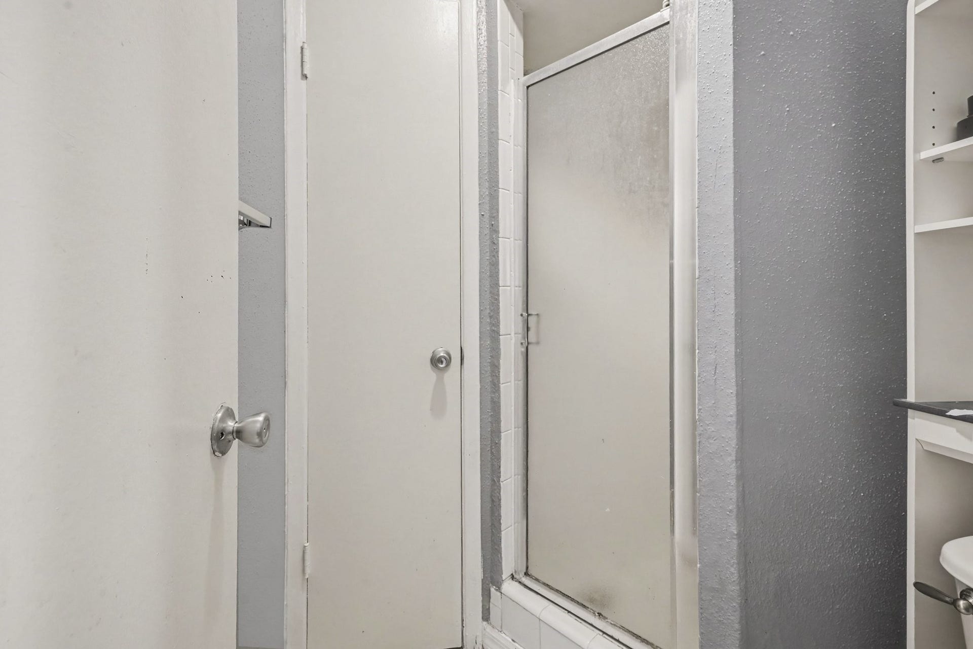 18800 Egret Bay Boulevard, #1603, Webster, TX 77058 Jack n Jill type primary bath room