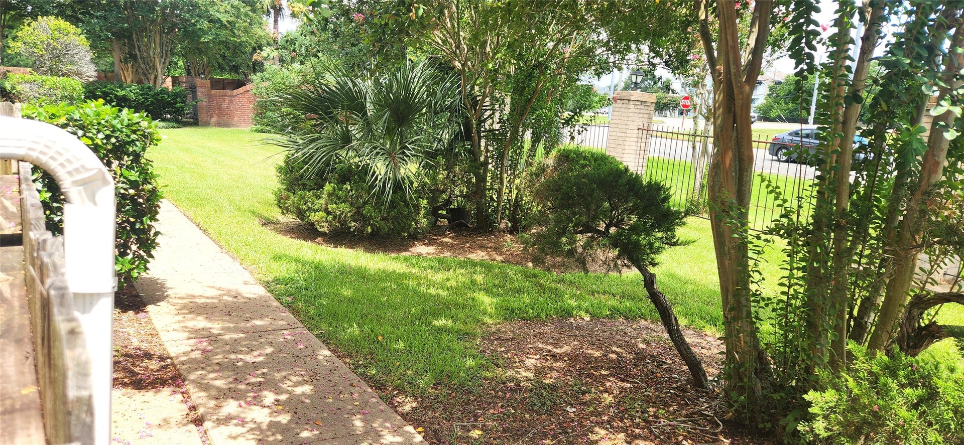 18800 Egret Bay Boulevard, #1603, Webster, TX 77058 Grassy Path area right out the patio door