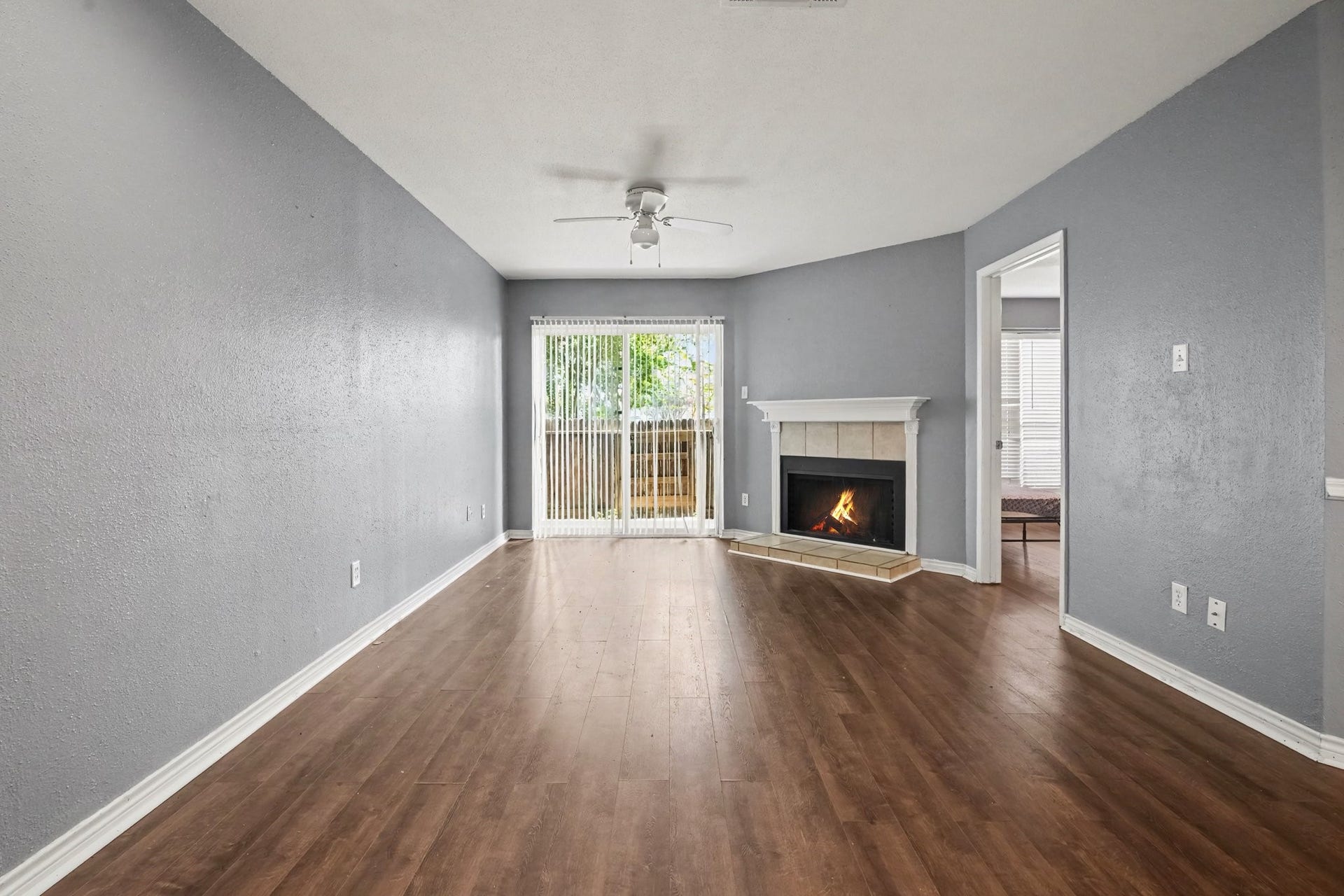 18800 Egret Bay Boulevard, #1603, Webster, TX 77058 Very Spacious and Vinyl plank easy care floor