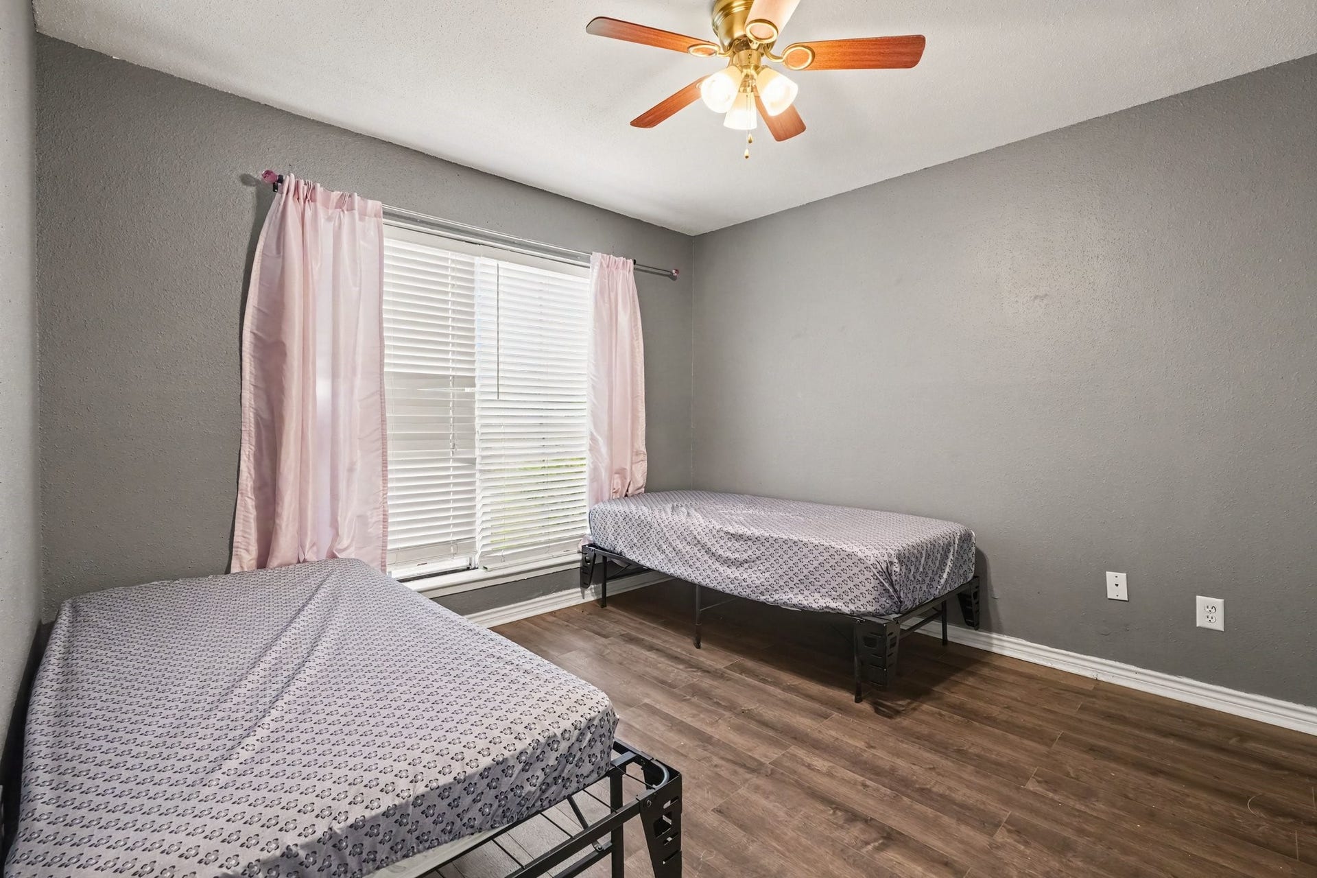 18800 Egret Bay Boulevard, #1603, Webster, TX 77058 Primary BR is bright, Spacious